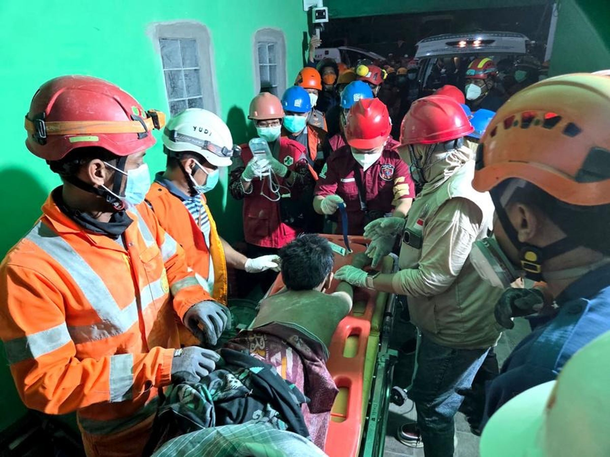 據校方出席名單,倒塌當時共有91人受困,目前仍有59人下落不明。(翻攝自新華網)