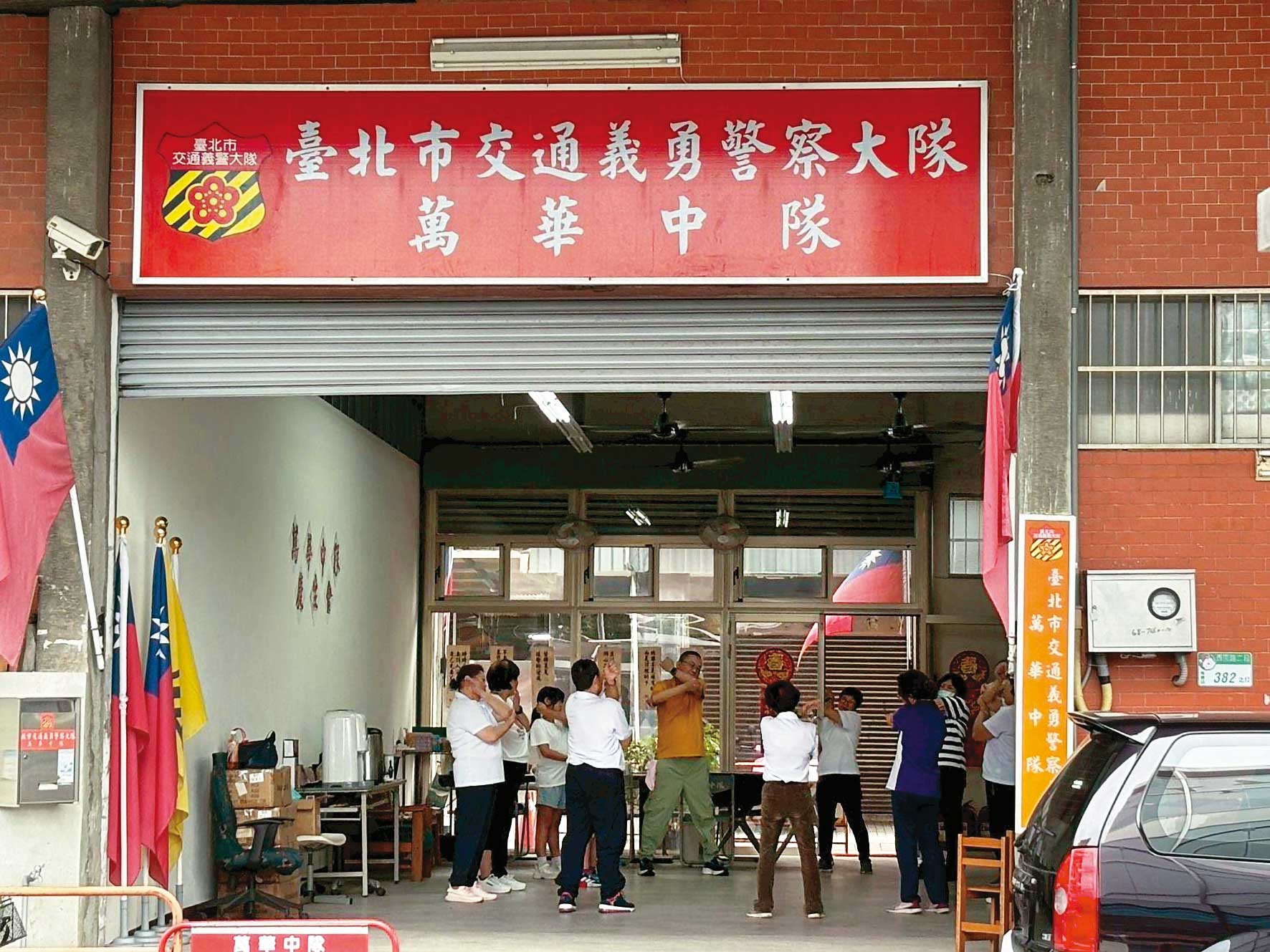 國民黨北市議員郭昭巖被控把持萬華義交中隊，把隊部當成第二辦公室。（讀者提供）