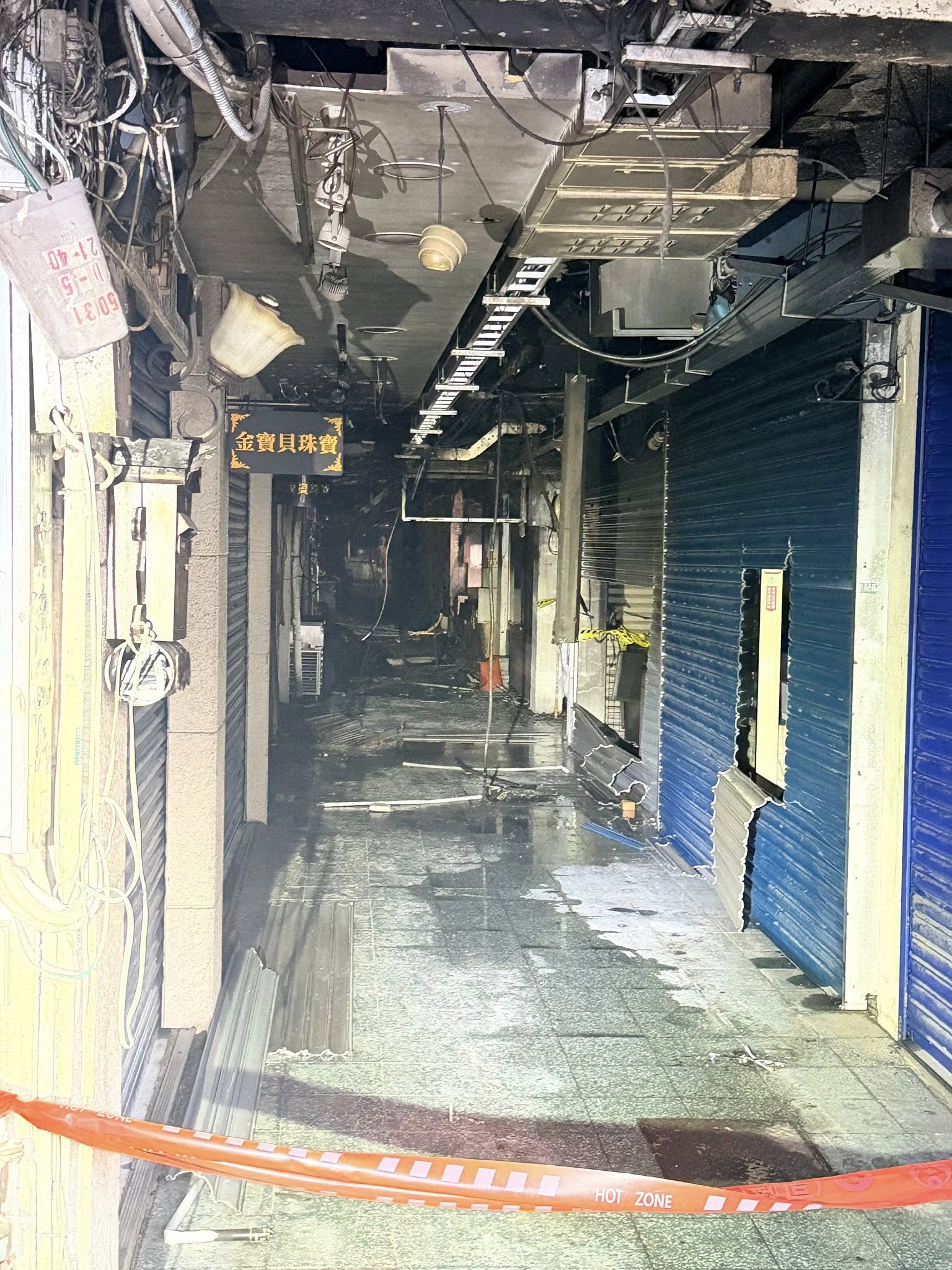 南門市場大火,攤商一夕之間被燒毀。(翻攝桃園市議員張碩芳臉書)