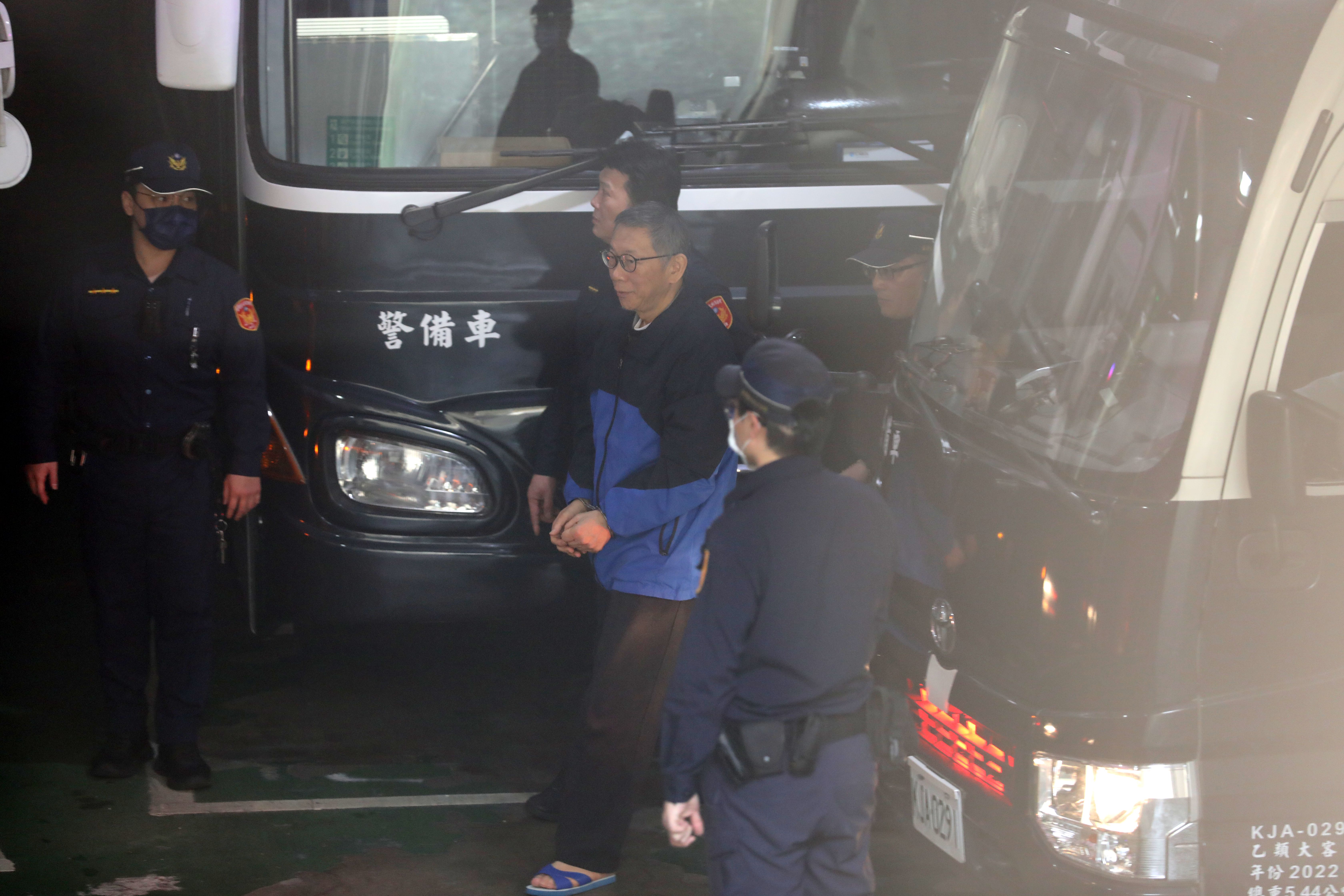 對於陳佩琪聲稱柯文哲因劇烈腰痛而日吃8顆止痛藥，台北醫院打臉指醫囑註明1日4次、每次1顆。（本刊資料照）