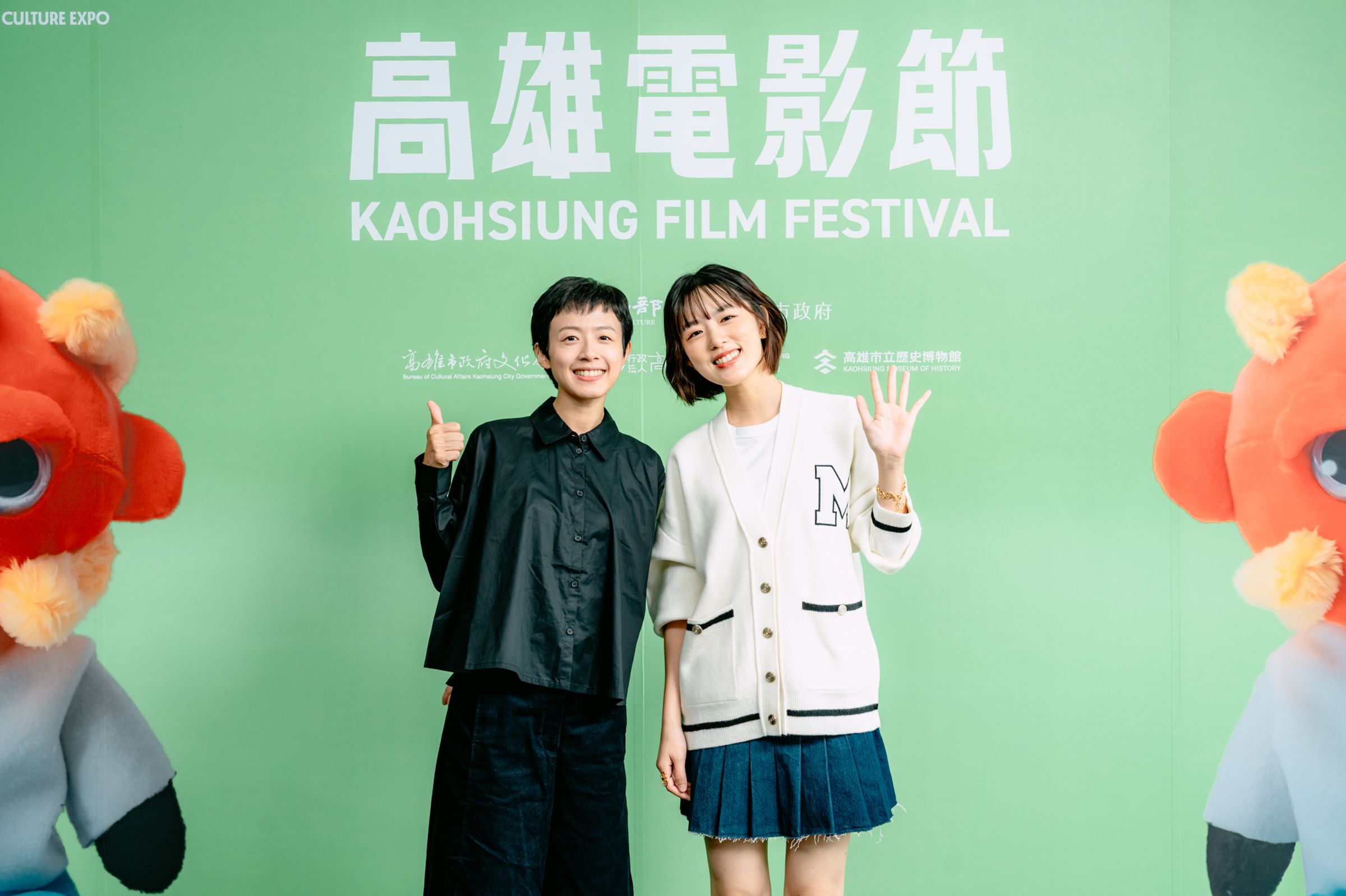 《耳鳴》導演黃洛瑤(左)取材自疫情時期的孤獨幻聽，女星鄧筠曦拍到中途睡覺時感覺被壓制睡不好，卻剛好是角色狀態，被導演大讚。（高雄電影節提供）