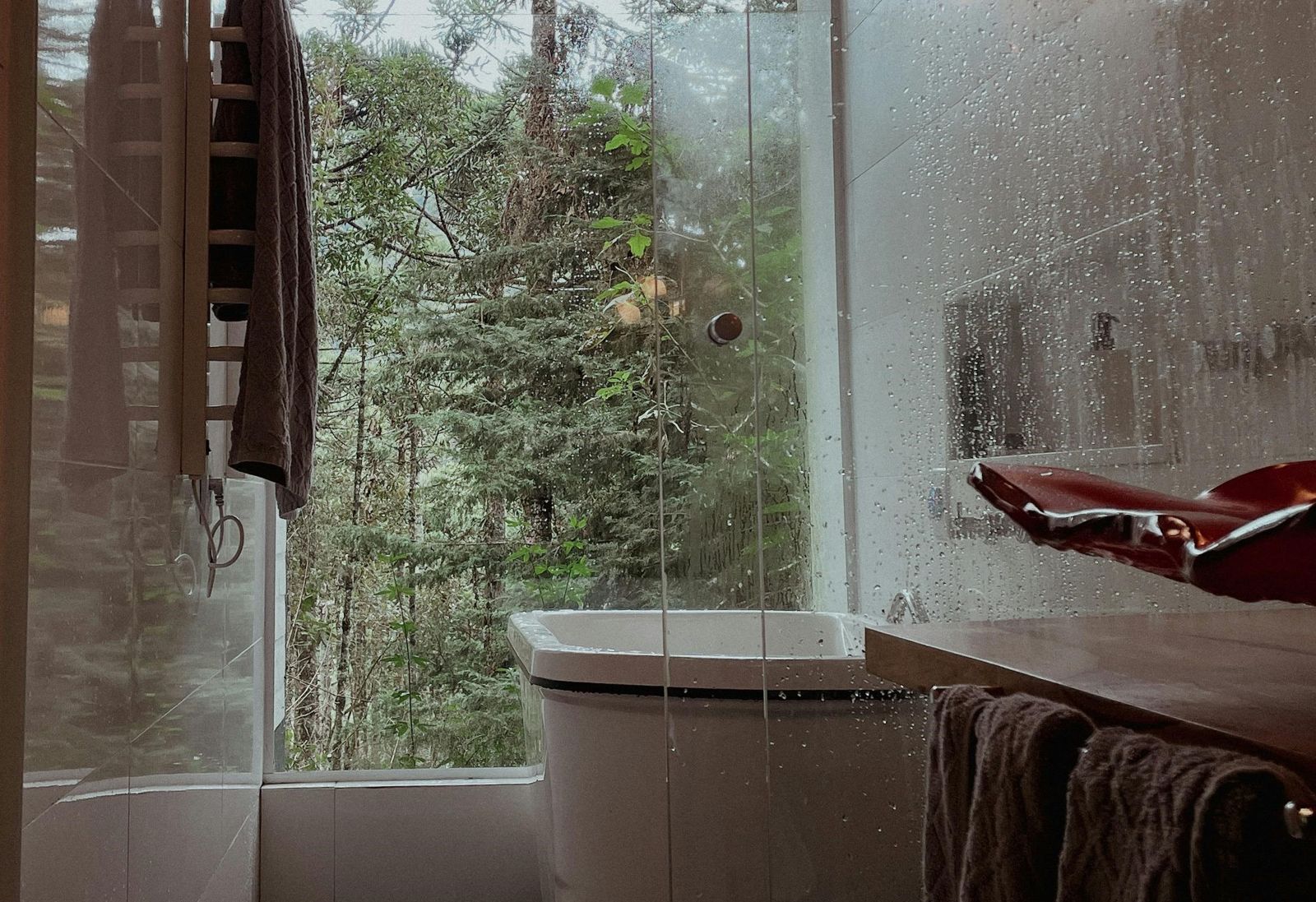 23歲女離奇「全裸滿身青紫倒浴室」　隔日竟身亡！男友說法引疑雲