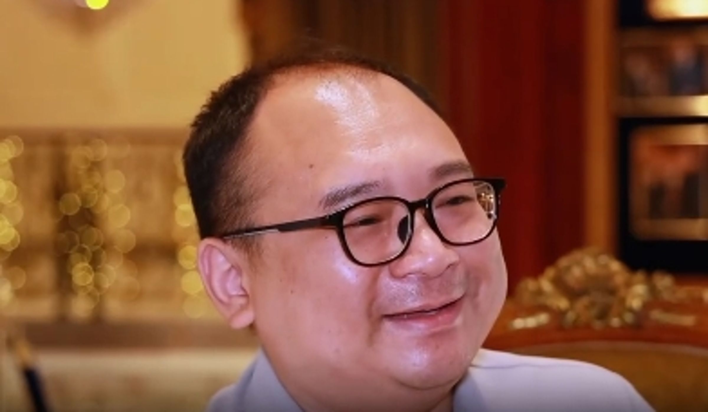 彭湃26年前曾與普丁合影,如今是高級工程師。(翻攝自微博)