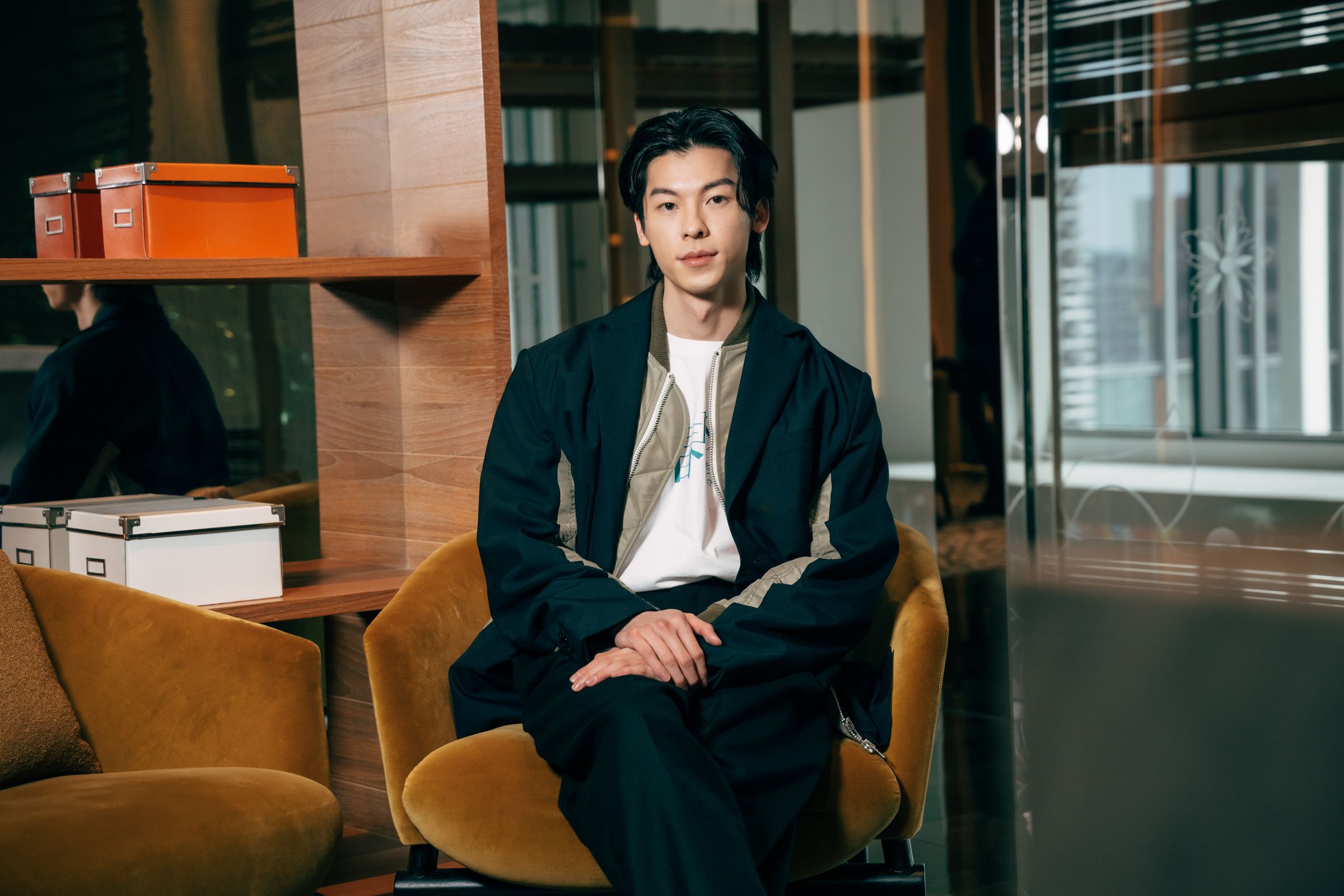 儘管人氣爆炸,許光漢仍喜歡在空閒時自己開車出門喝咖啡,不會因怕被人認出來而感到有負擔。(牽猴子提供)