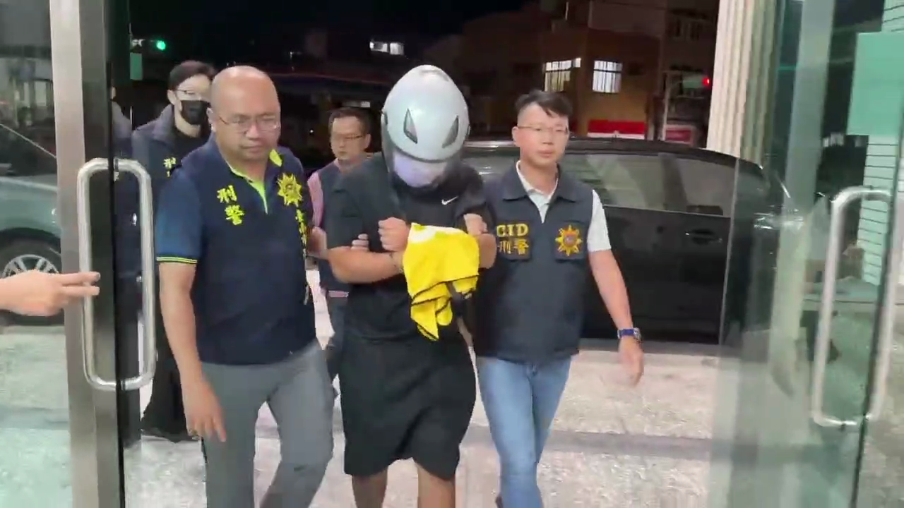 周姓男子涉嫌詐騙工程款19萬元，於昨日晚間在屏東落網。（翻攝畫面）