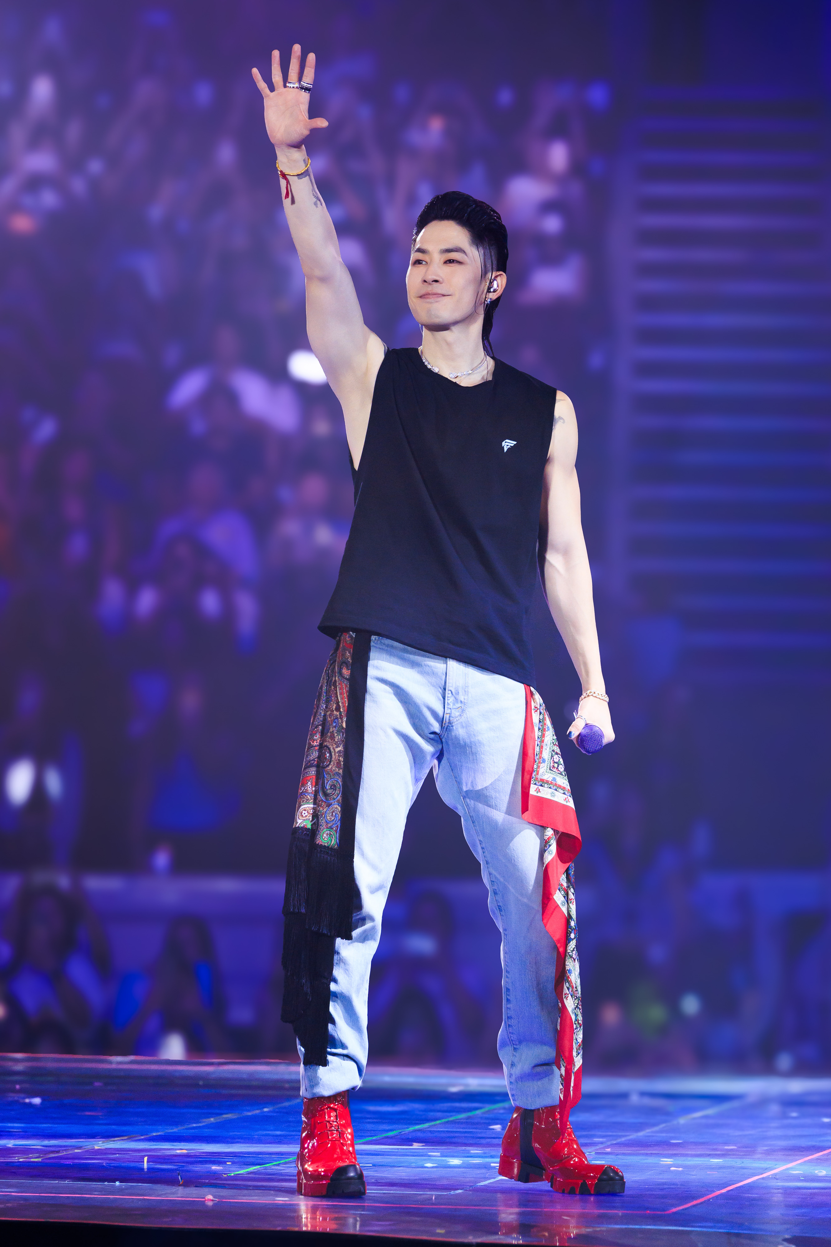 吳建豪特別邀請美國舞者藝術家Daniel Cloud Campos來台,打造全新舞台SOLO演出。(相信音樂提供)