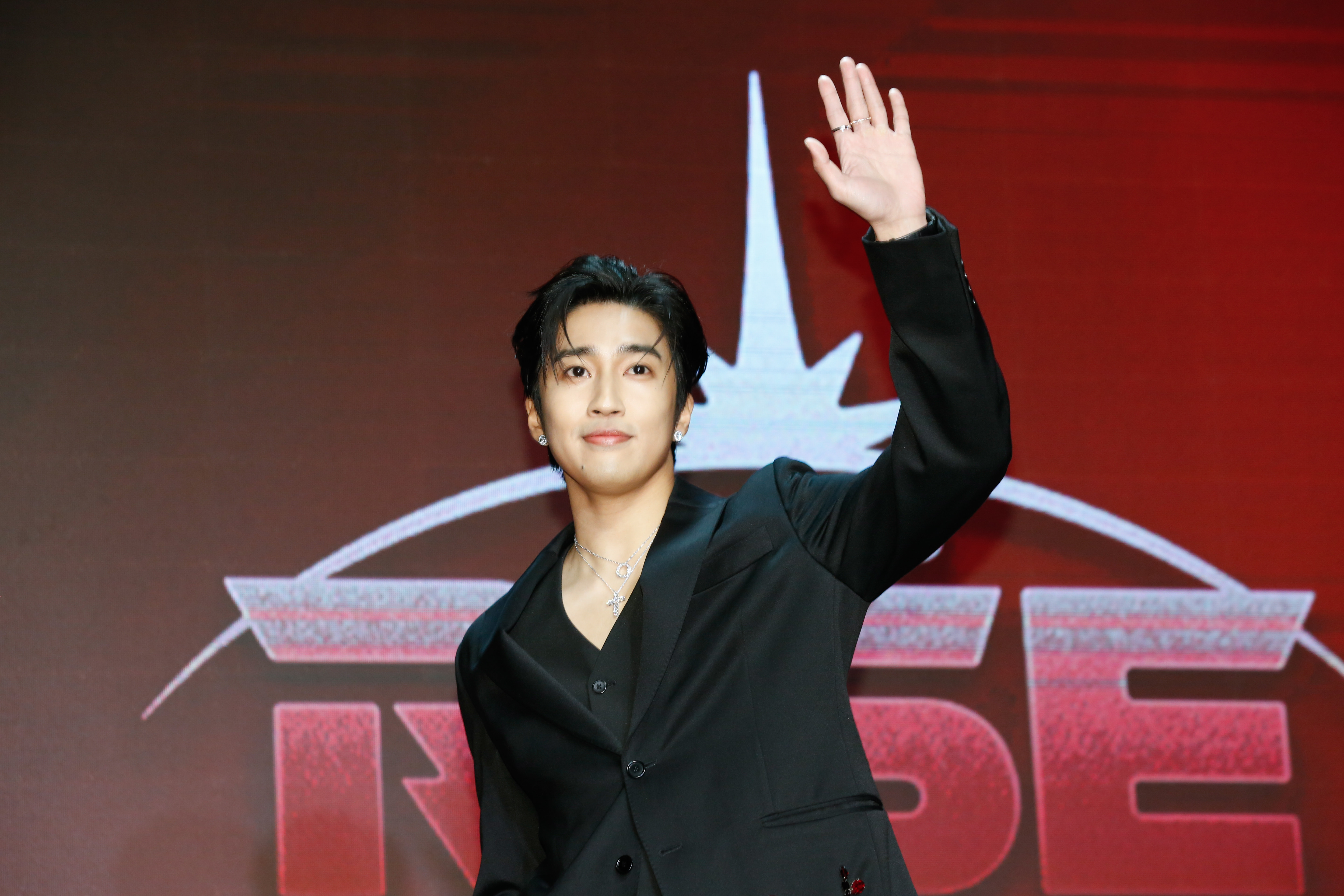 婁峻碩推出新專輯《RISE》。