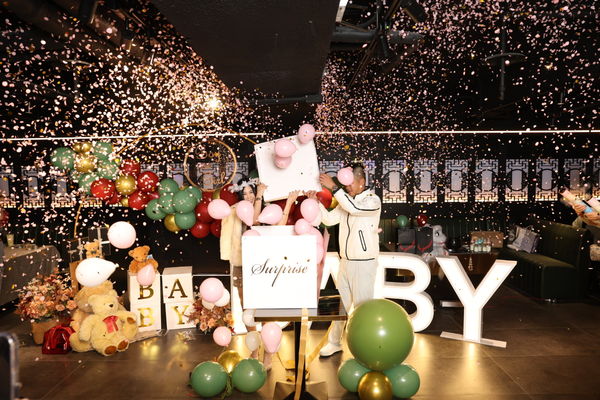 楊晨熙挺五月孕肚辦性別趴。（翻攝自楊晨熙臉書）