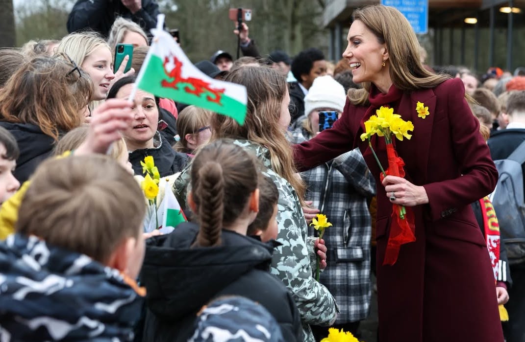 凱特王妃受到當地民眾歡迎。(翻攝princeandprincessofwales IG)