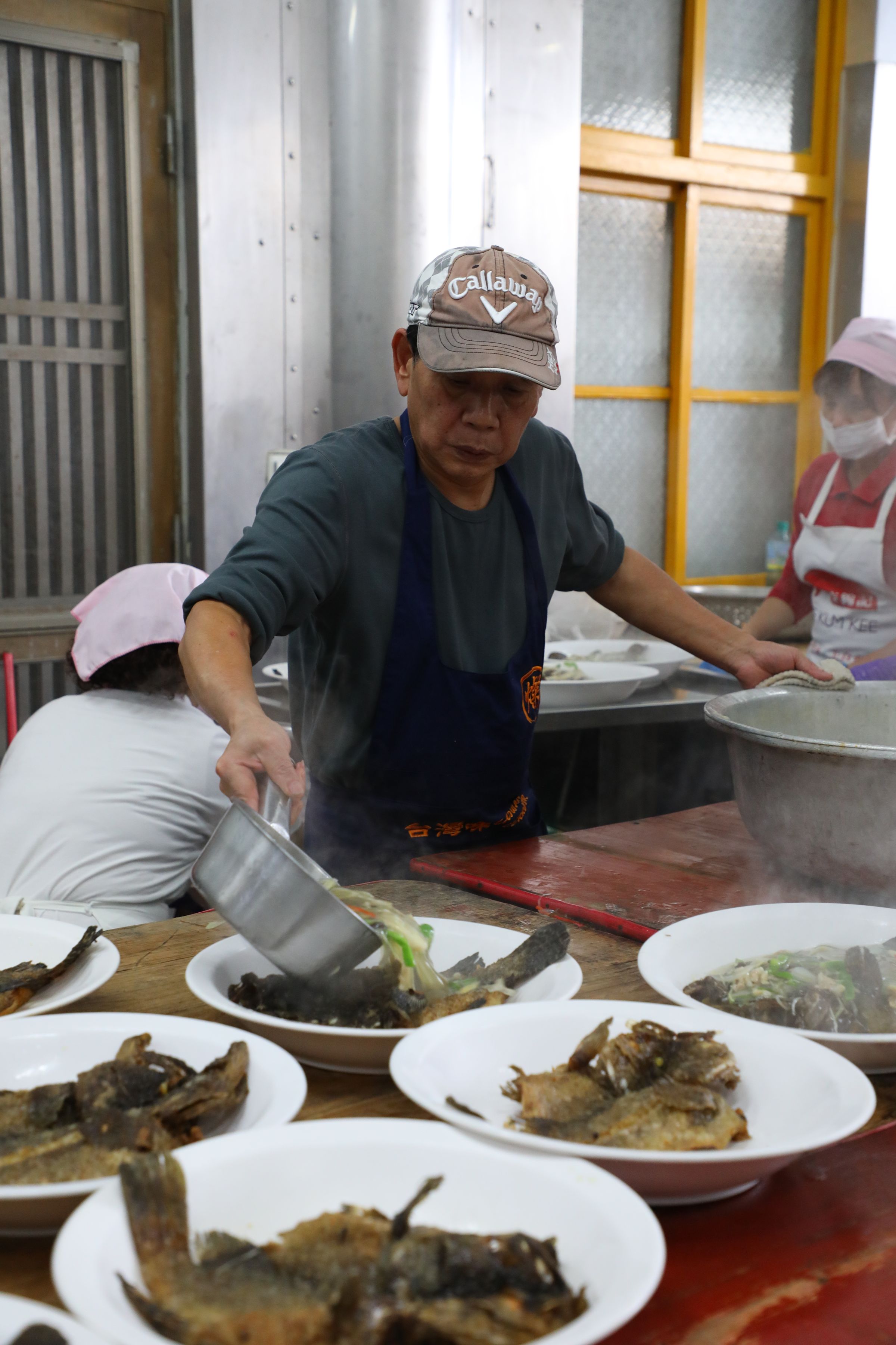 五柳枝僅以白醋與糖勾芡調味,不放番茄醬,是古早糖醋味。