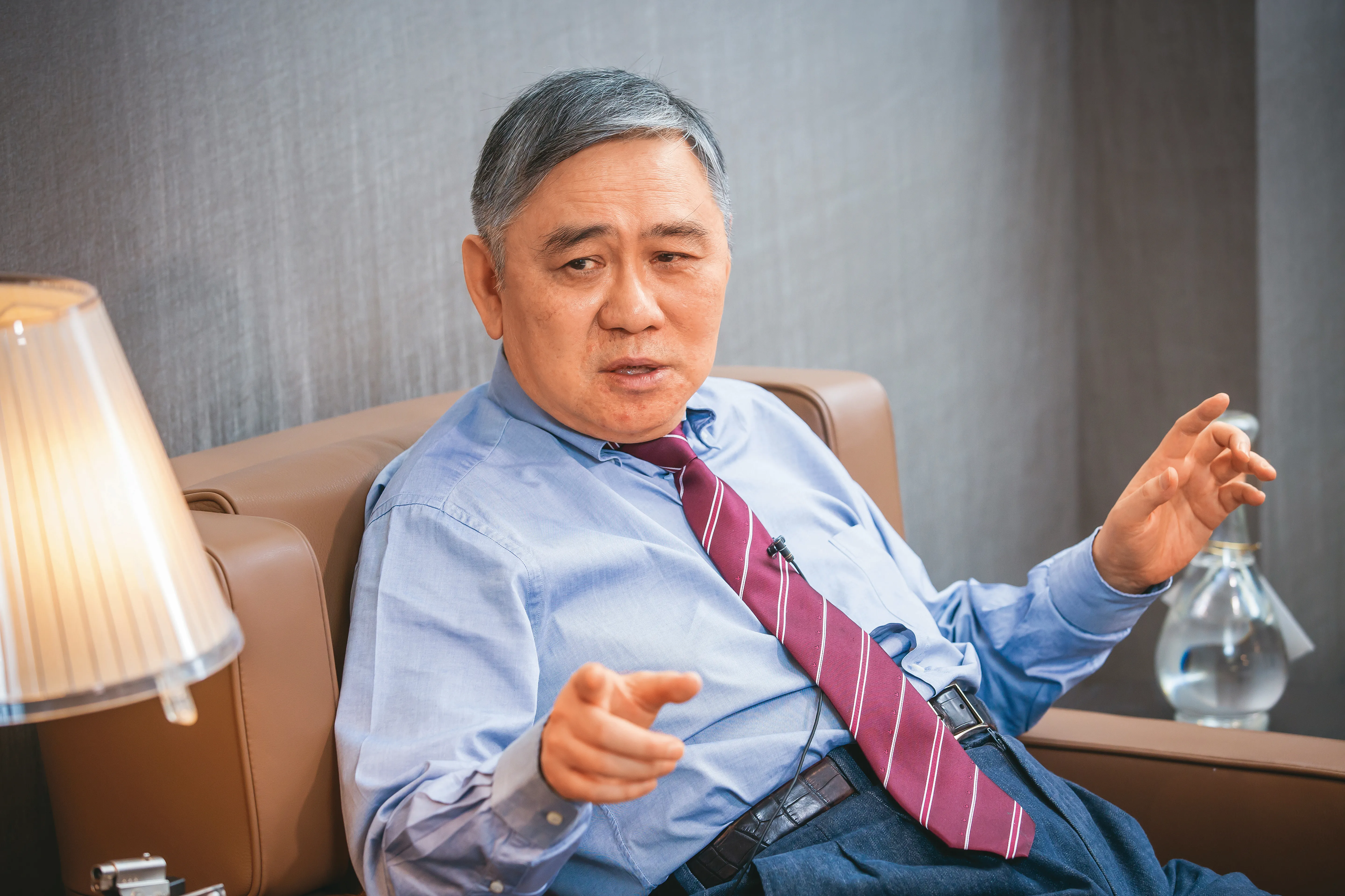 王文洋摔床骨折4／王文洋為見兒子告呂安妮！找徵信社追查行蹤　郭姓學長案私訊成關鍵