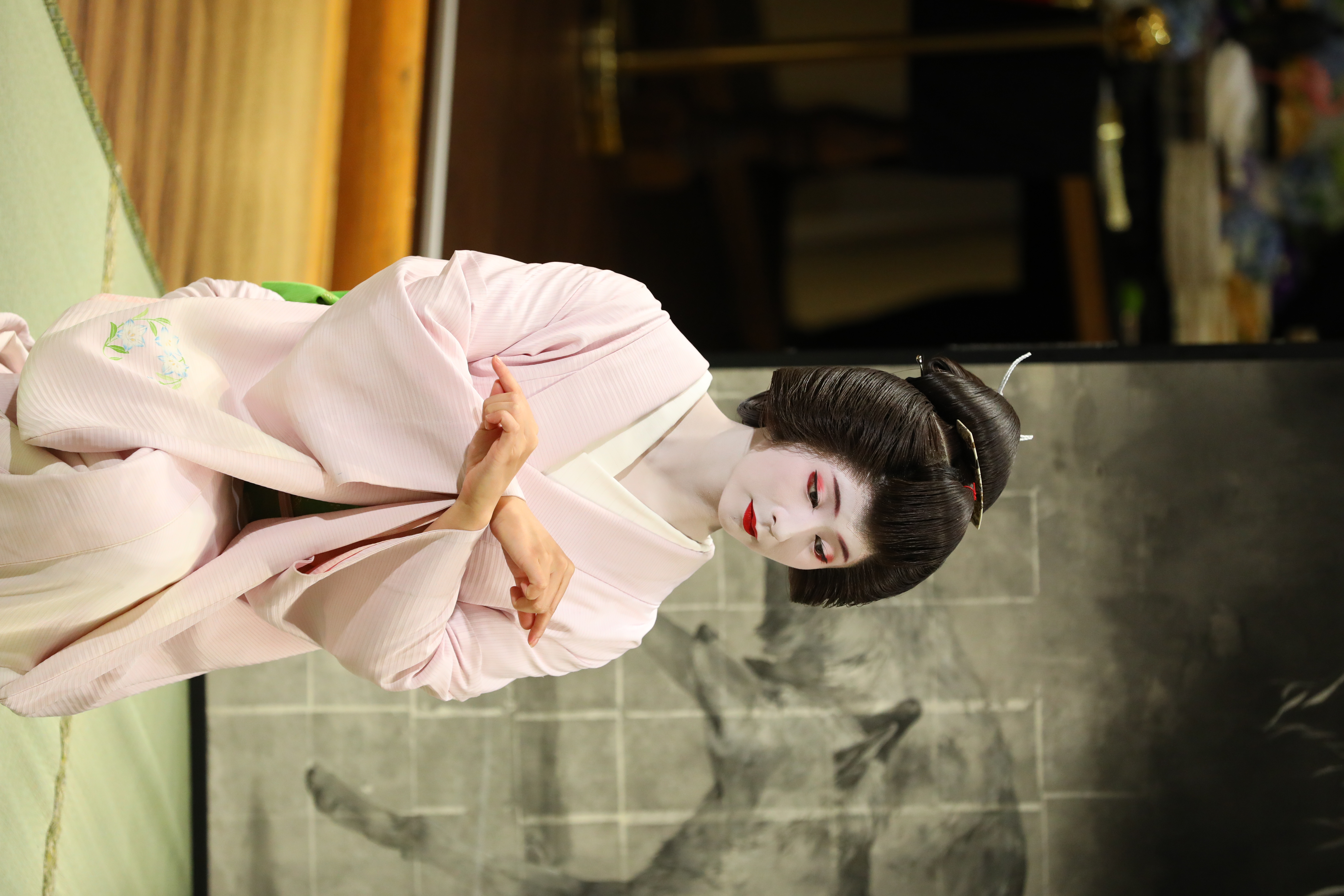 在藝伎美羽子小姐表演的〈夏夜螢光〉中，真的能感受東山的悠久歷史與古都情懷。