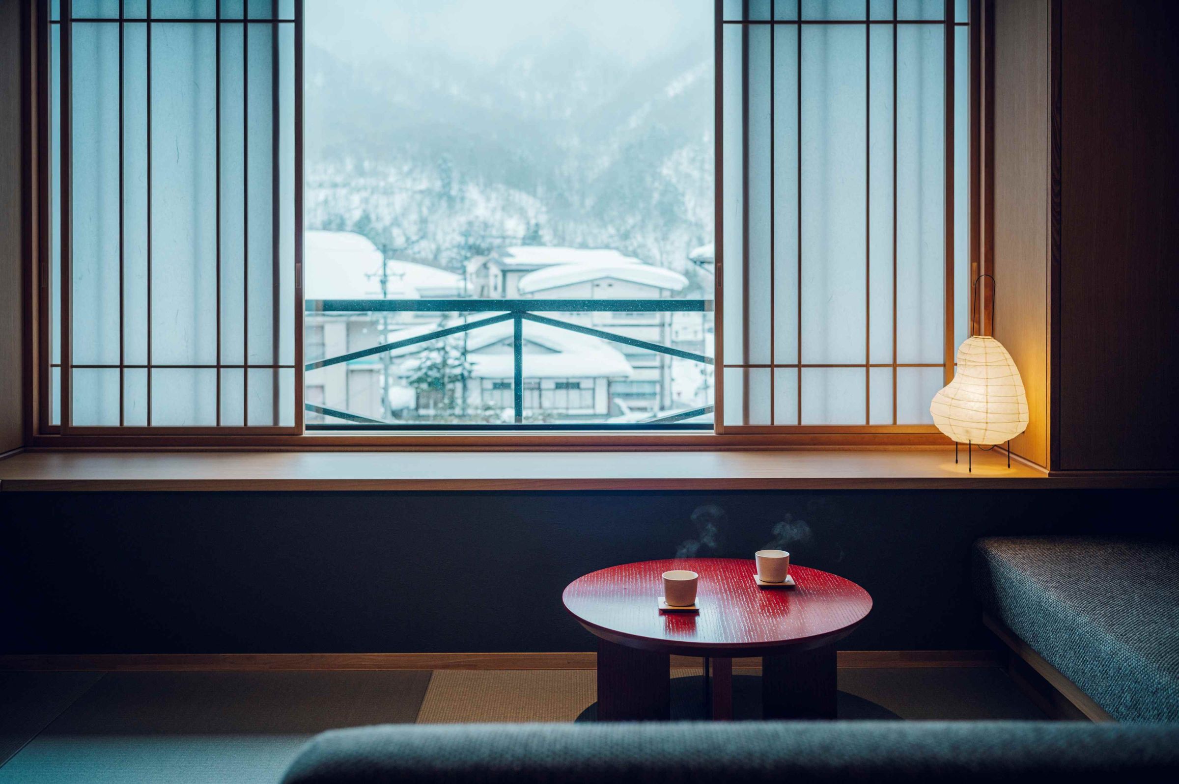 入住「界奥飛騨」的賞雪客房,即可飽覽雪鄉景色。(界奧飛驒提供)