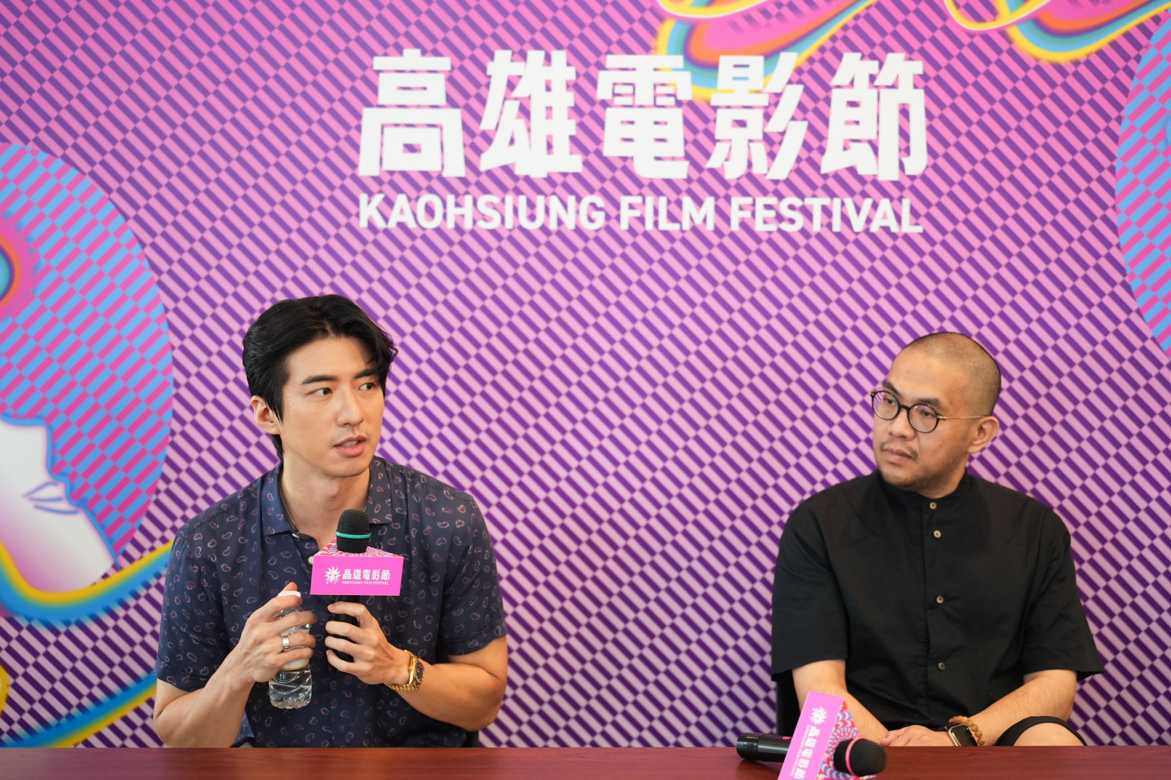 傅孟柏(左)在開拍前一晚接到電話確定演出《都市懼集》救火成功,導演李俊宏透露,原定主角確診,一直很想和傅孟柏合作,想到第一個人選就是他。(高雄電影節提供)