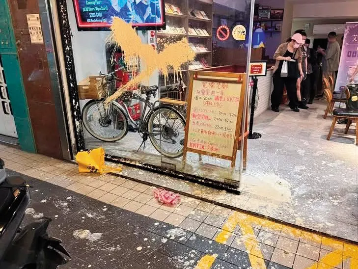 監拍沈伯洋揭密2／嘲諷中國遭潑糞又被車撞　黃逸豪出庭前遇襲疑有幫派受人教唆