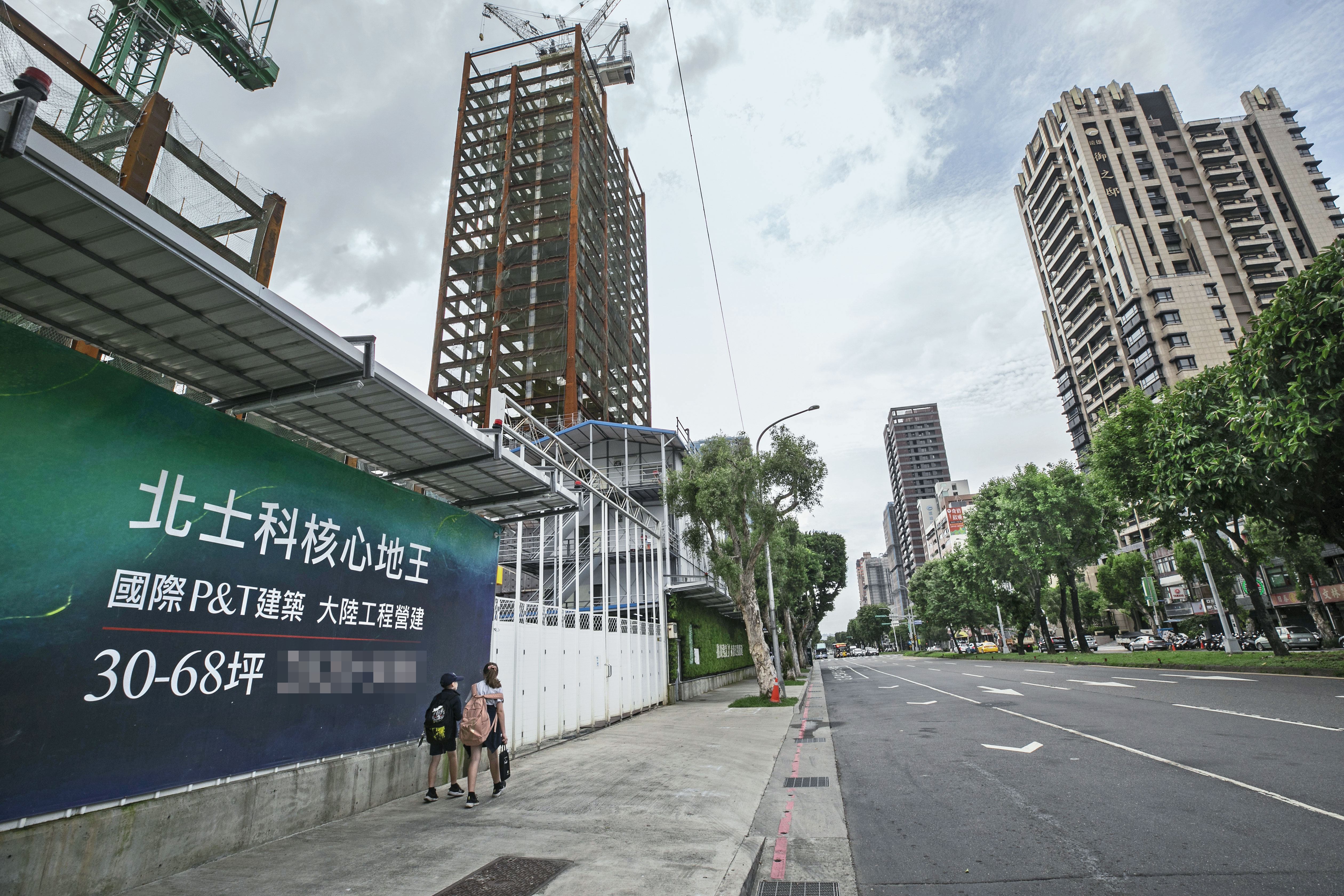除購屋族積極看房，北士科建商也醞釀調漲售價。