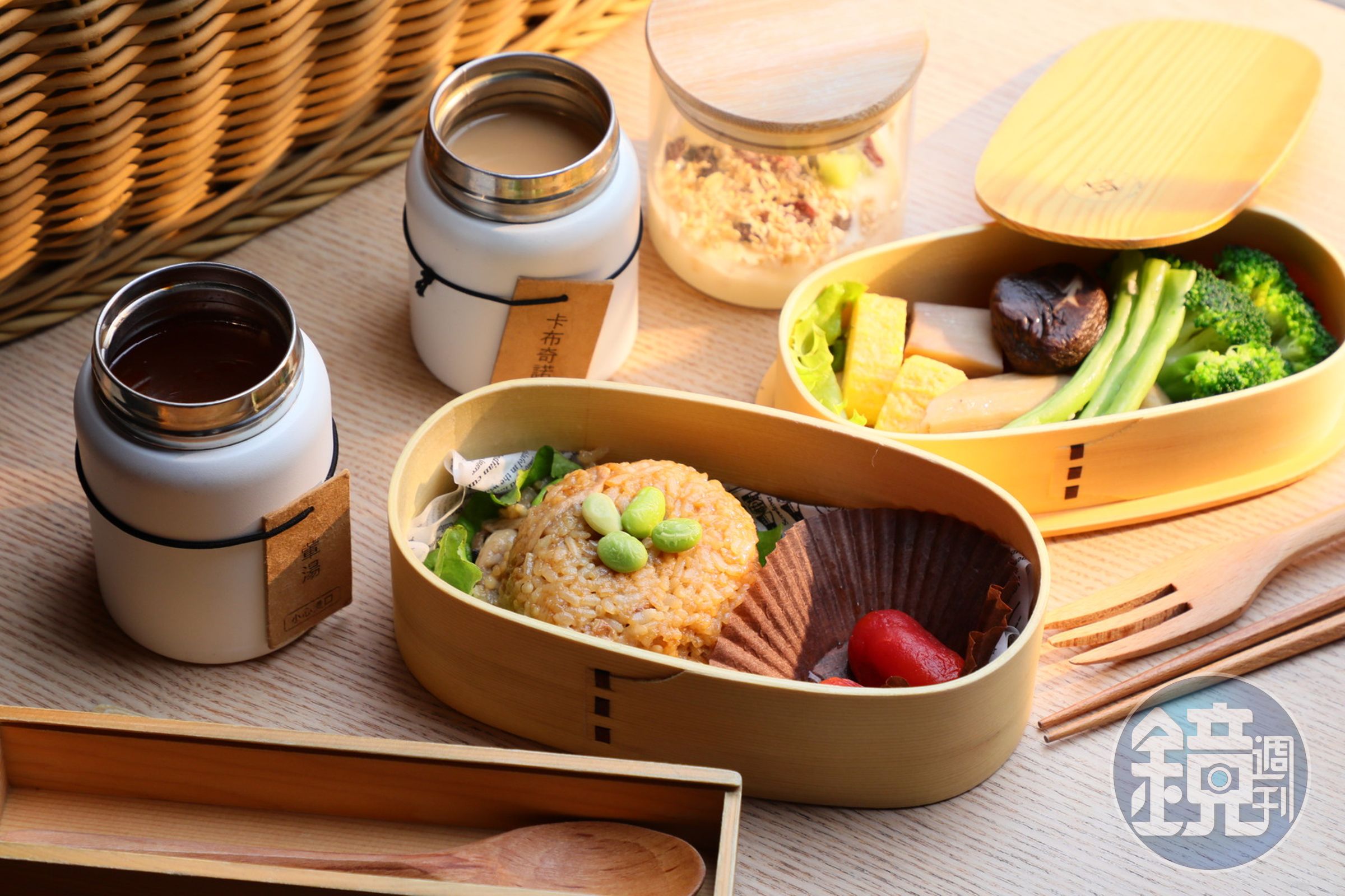 體驗玩瑜珈回到房間管家已送來的健康營養的早餐，有炊飯、玉子燒、優格等，最適合以此打開山野裡的早晨時光。