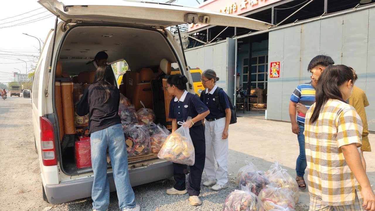 慈濟緬甸團隊進駐曼德勒（瓦城）地區，開設醫療站、關懷據點與災民關懷。（慈濟基金會提供）