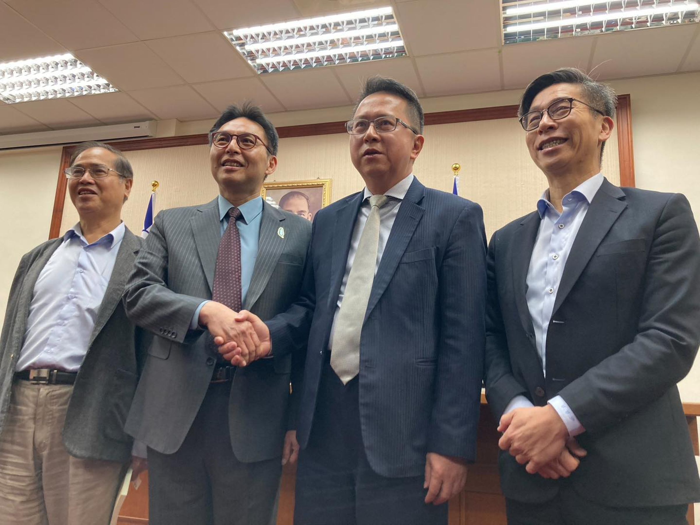 經濟委員會達成藍白合，禮讓民眾黨立委洪毓祥出任召委，綠營則由邱志偉出任。（翻攝自洪毓祥臉書）