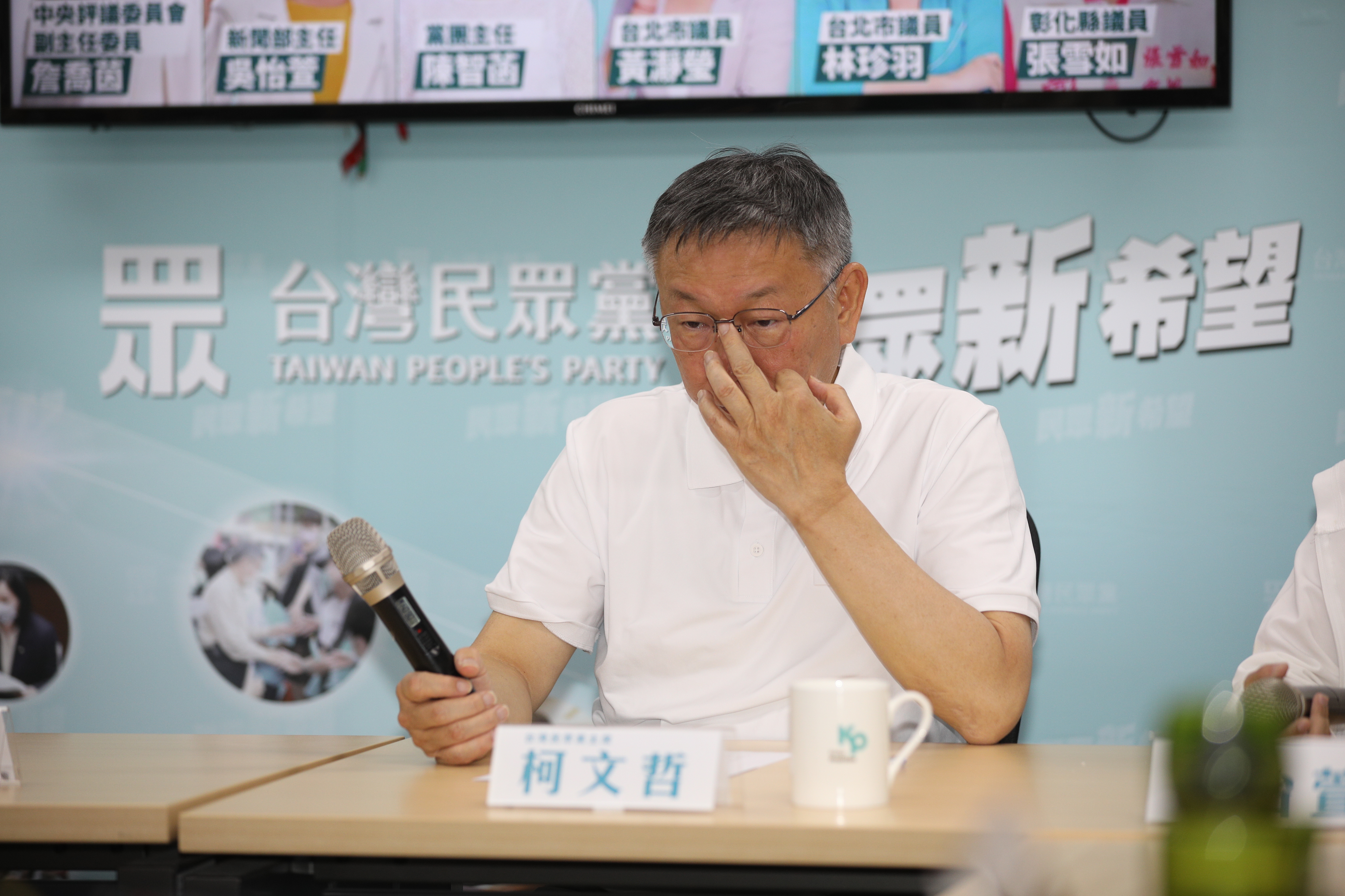 民眾黨最新民調顯示好感度暴跌、反感度暴增，就連年輕人族群也不例外。