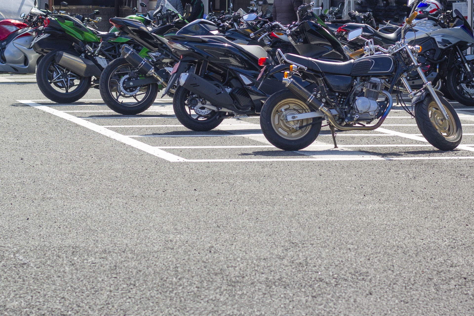 網友抱怨路邊停車，卻遭自私的駕駛將他的車擅移出停車格，好停進自己的車。（示意圖，photoAC）