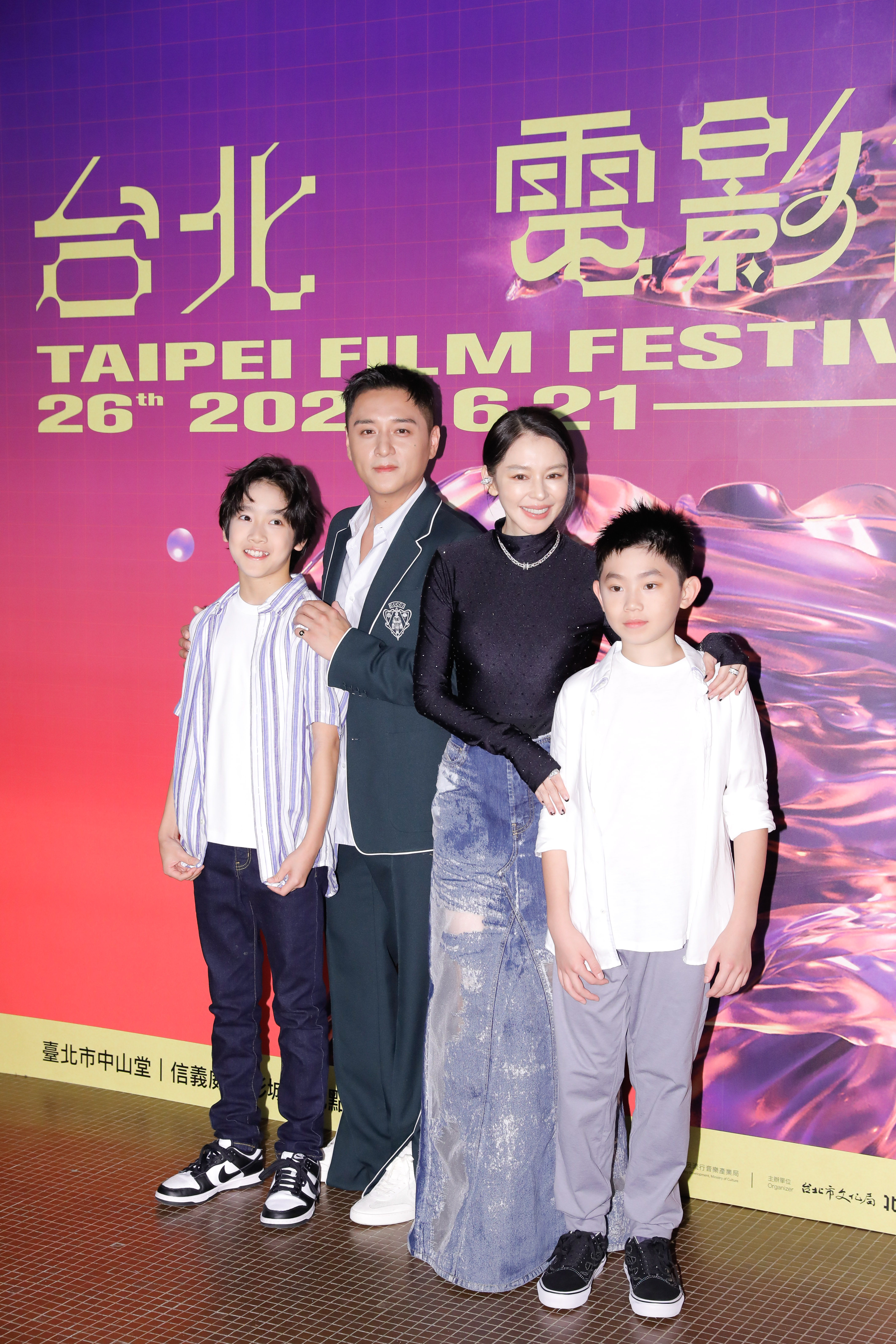 彭裕愷(左起)、鄭人碩片中扮演父子;徐若瑄、李星緯飾演母子。