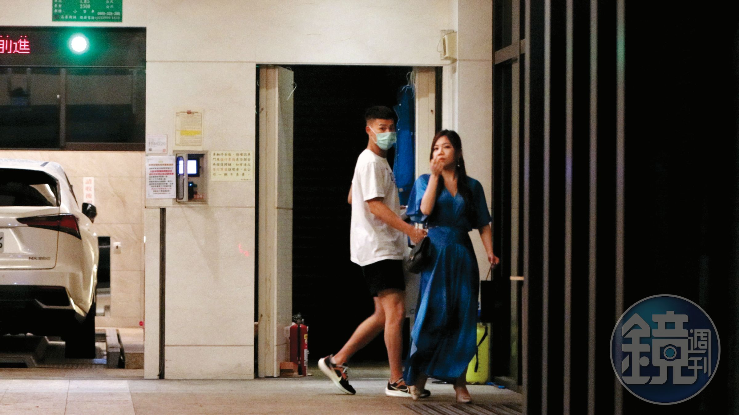前年本刊直擊蔡尙樺(右)帶著林秉聖(左)回自己的住處,當時不認兩人交往。