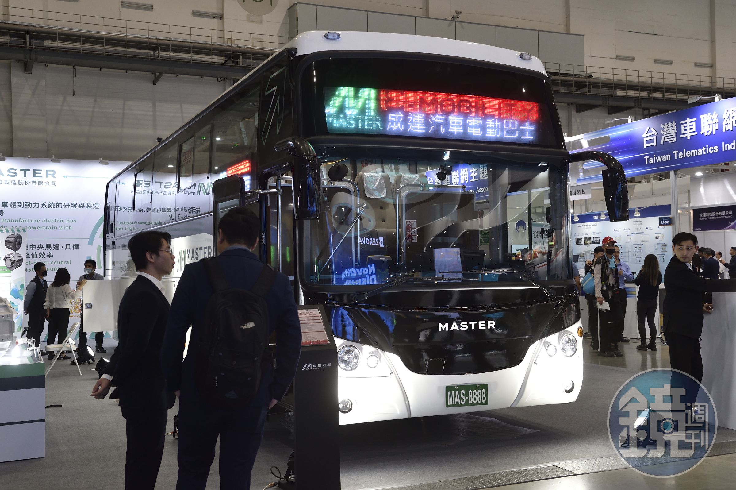 成運長途城際快充電巴，每日累積行駛里程可達1400公里以上。