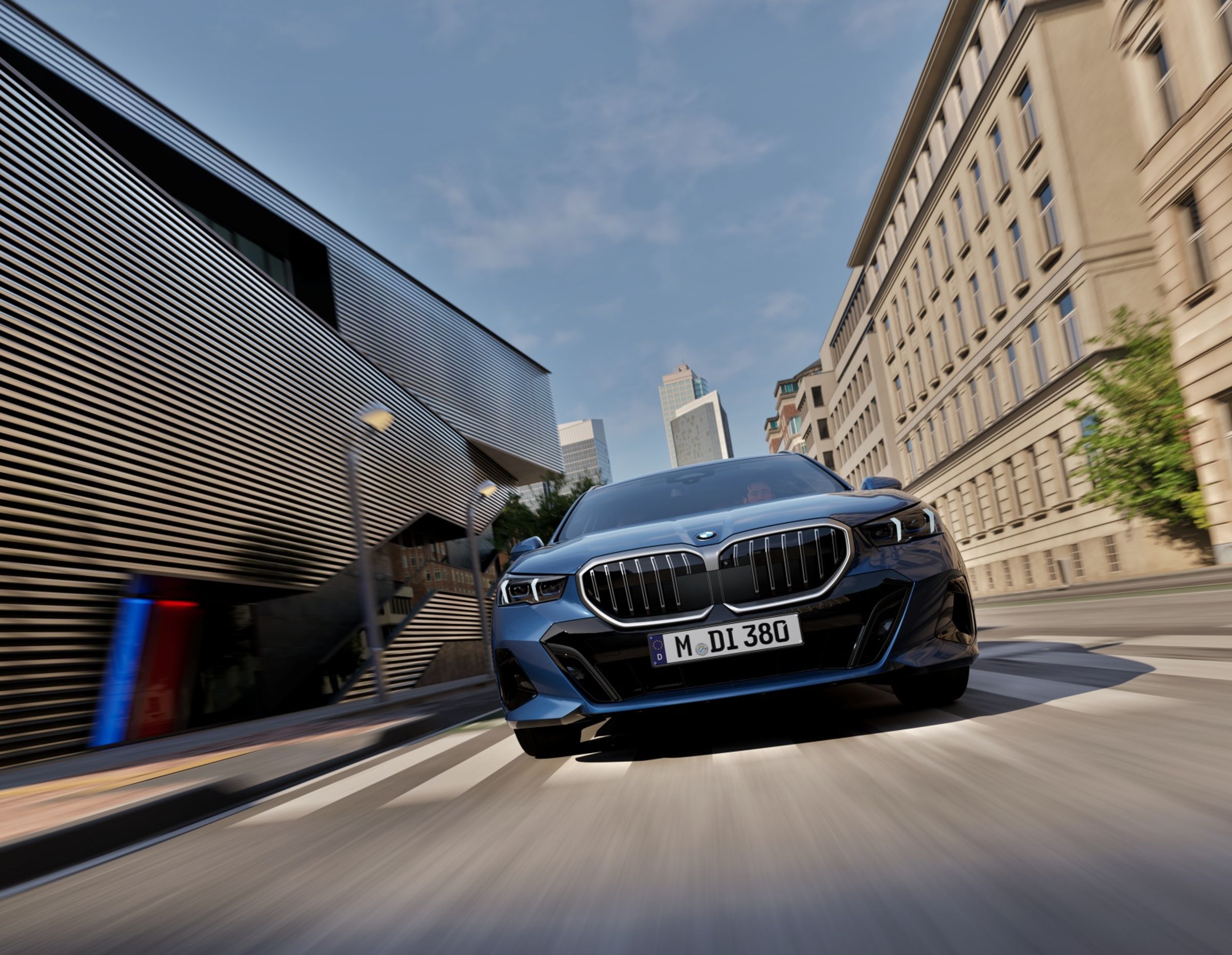 BMW總代理汎德正式發表全新 BMW 520i Touring M Sport 豪華旅行車，建議售價新台幣 306 萬元。結合卓越性能與無與倫比的實用機能，為車主打造前所未有的個性化駕馭體驗