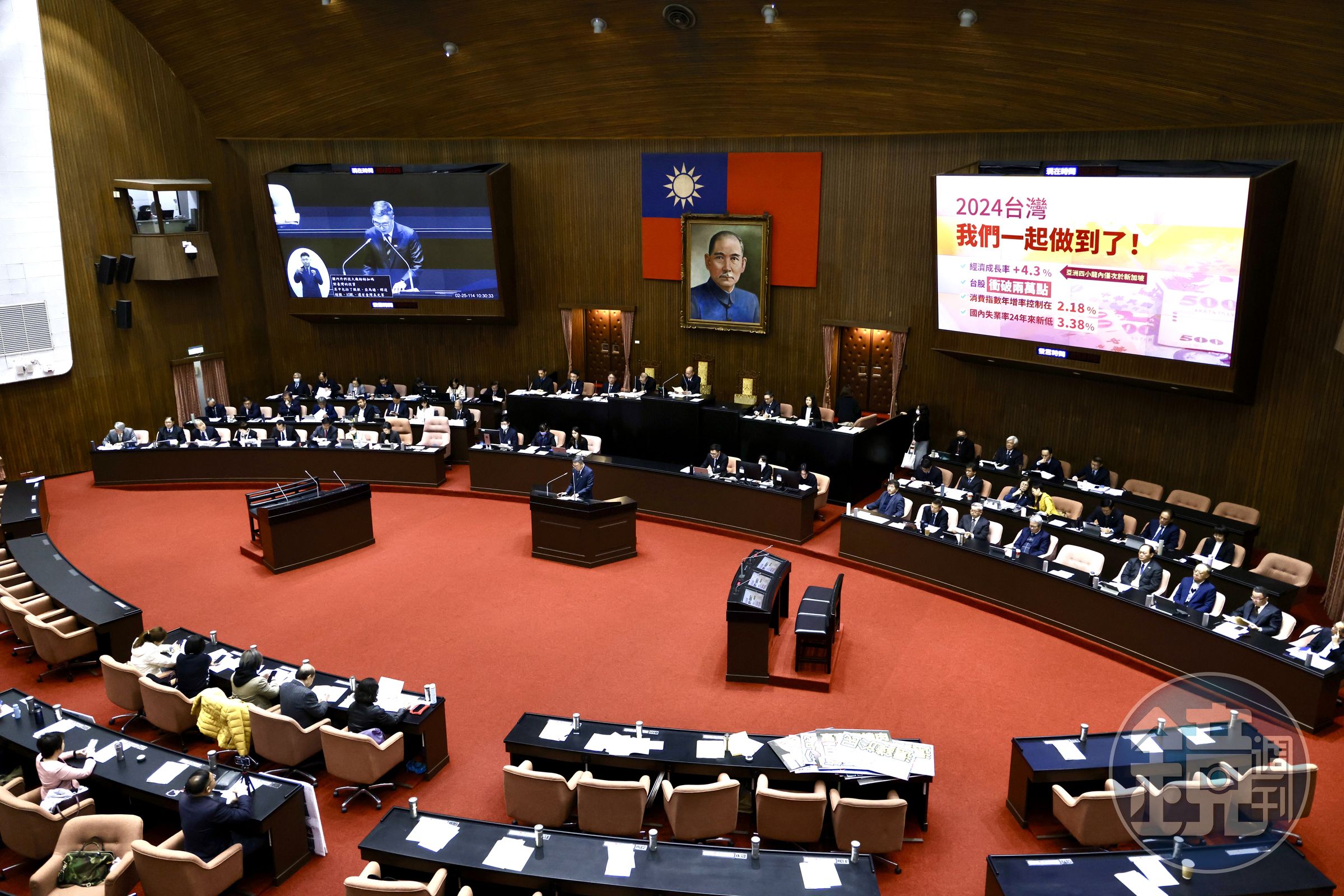 本次修法最大的變革在於首度將立法委員納入赴中許可制,同時全面納管各級公務員。示意圖