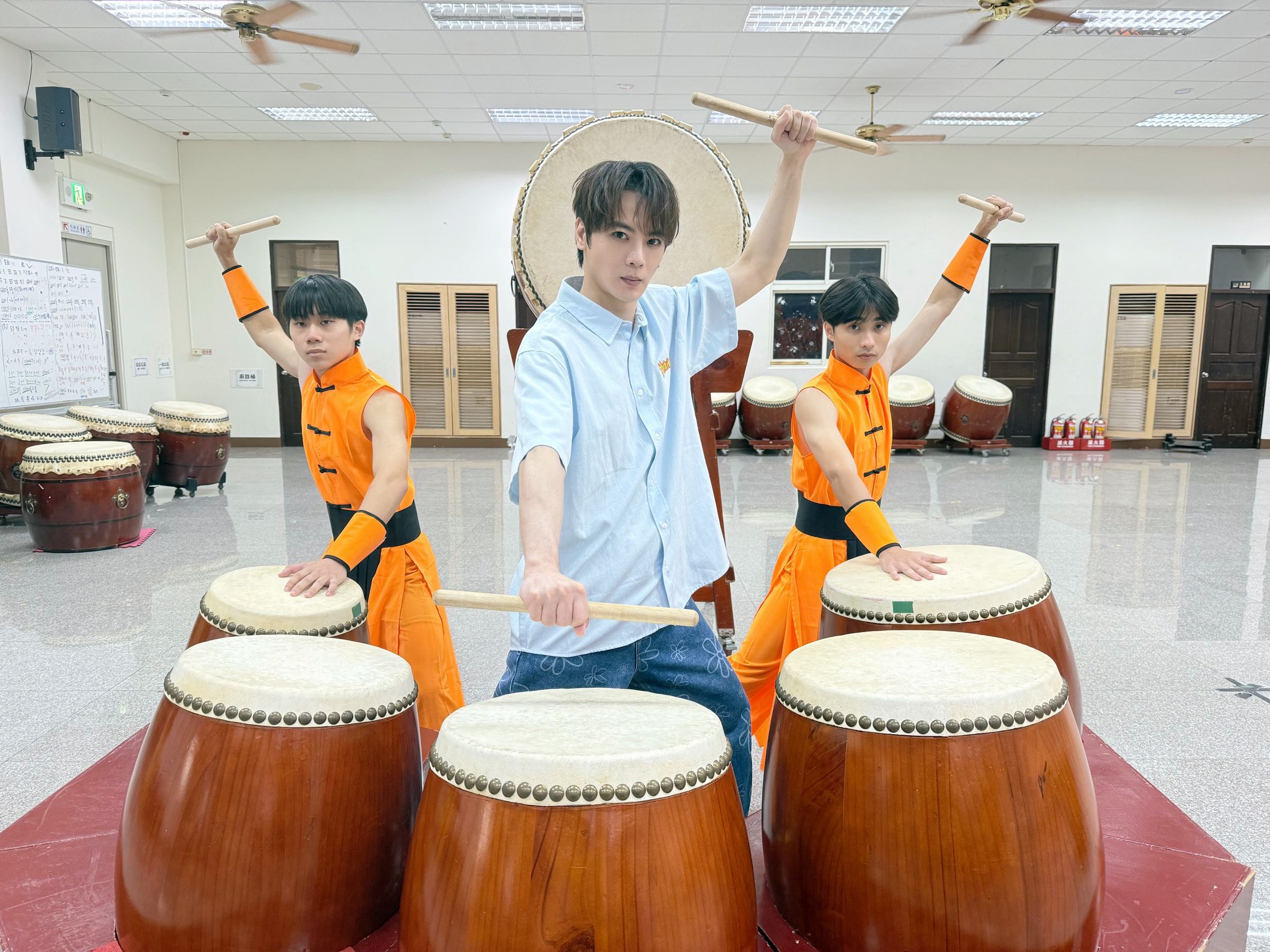 古曜威再度攜手幻藤戰鼓團，磅礡登場。