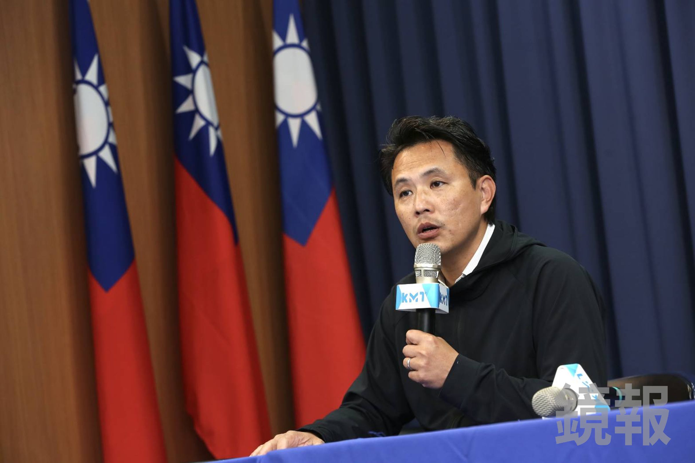 王定宇再爆婚外情引起譁然,昔日對手陳以信向台南市民道歉,自責自己沒選贏才讓台南出了這種立委。(資料照,鏡報姜永年)
