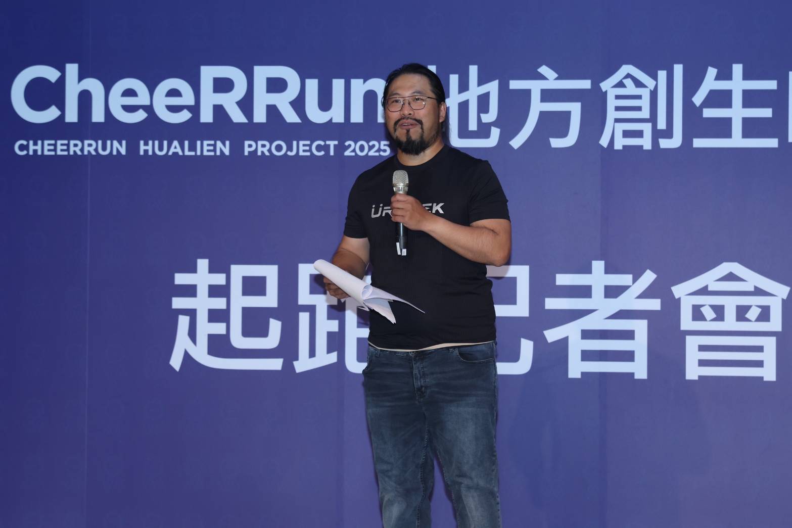 CheeRRun地方創生啦啦隊召集人葉建漢表示，藉由藝人宣傳、企業產品加入、通路支持及媒體的擴散，一起幫花蓮度過難關。