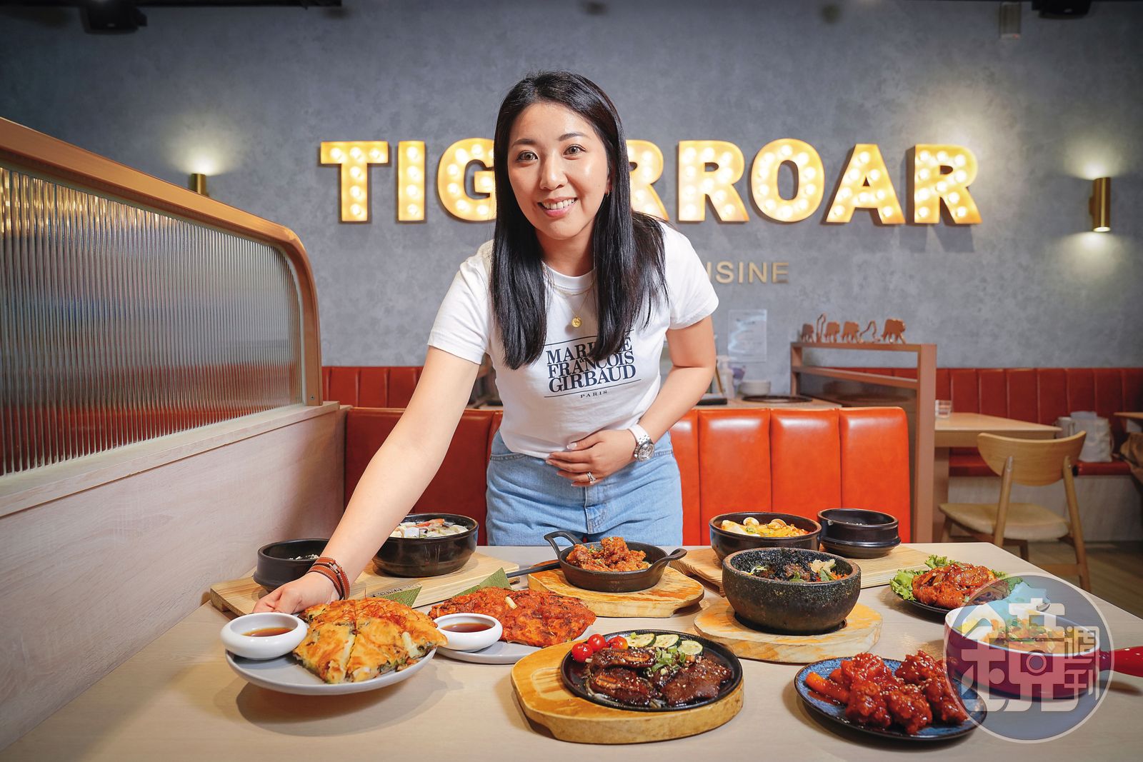 張雅涵24歲就創業開餐廳，憑著膽大心細開出4個品牌11家韓式料理，年營收共1.5億元。（圖／鏡週刊提供）