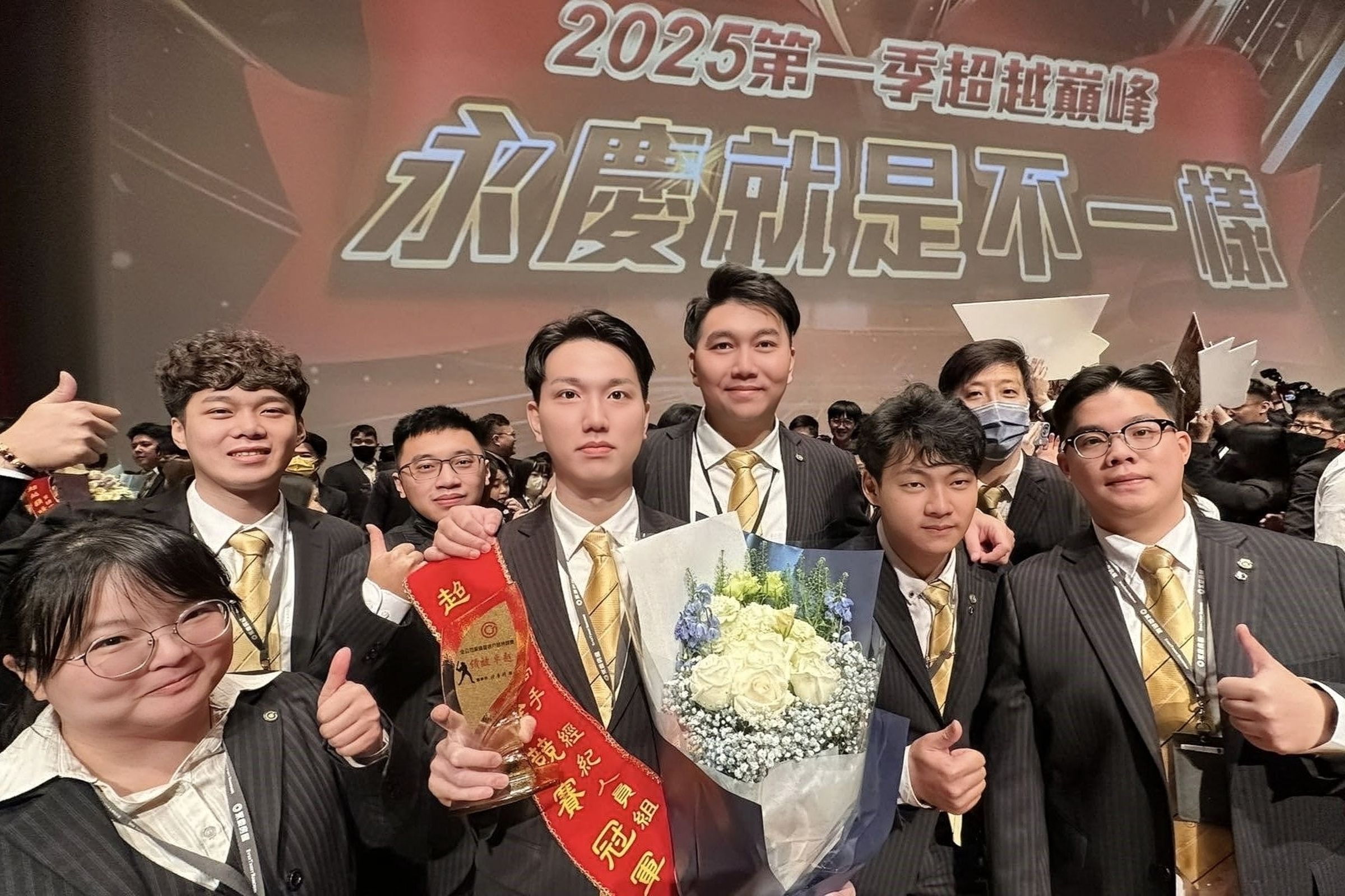 永慶師徒制幫助張琮閔新人時期快速學習專業房地產知識、精進服務技巧。(永慶房產集團提供)