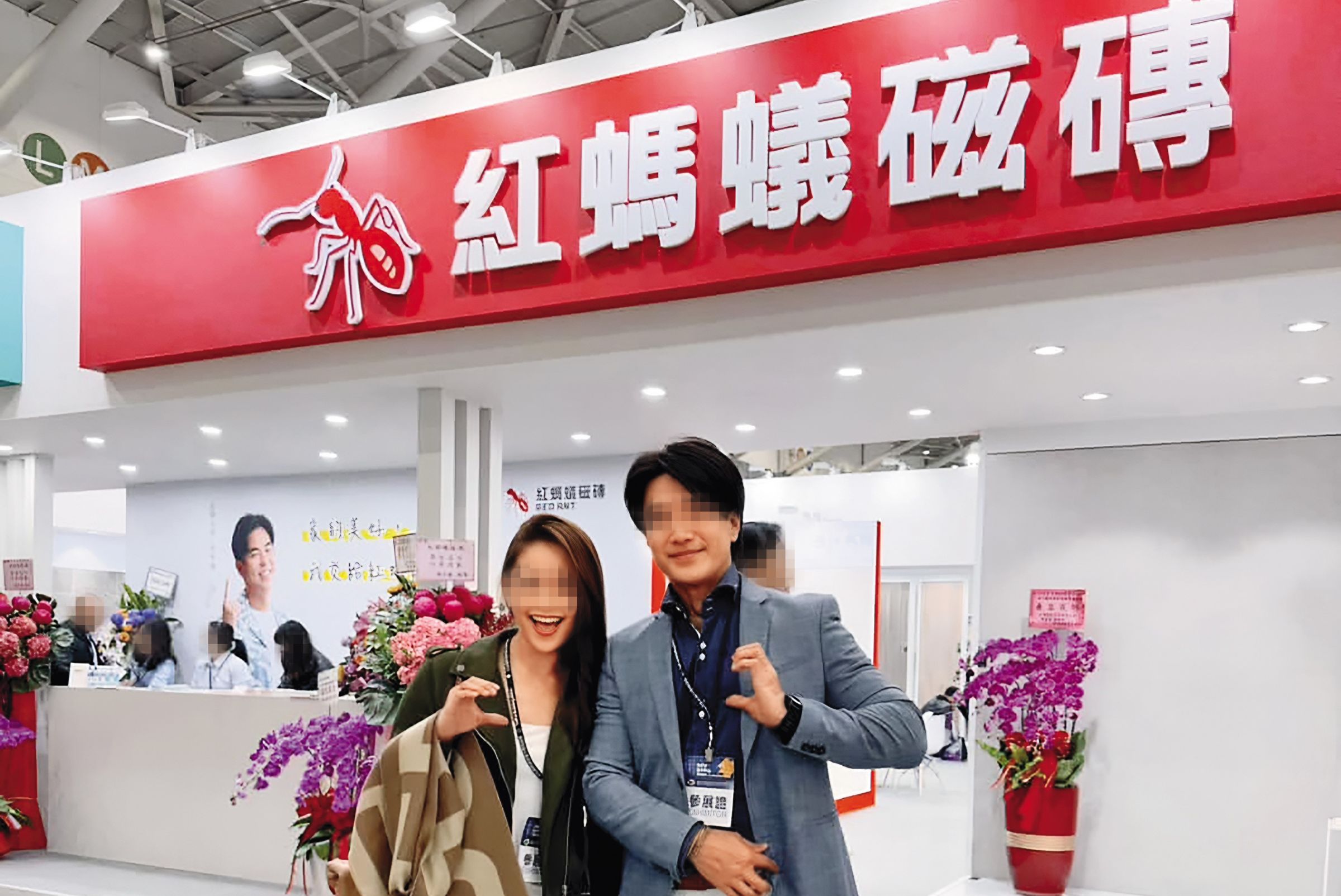 Jeremy（右）的家族建材事業和紅螞蟻磁磚關係密切。（翻攝自Jeremy IG）