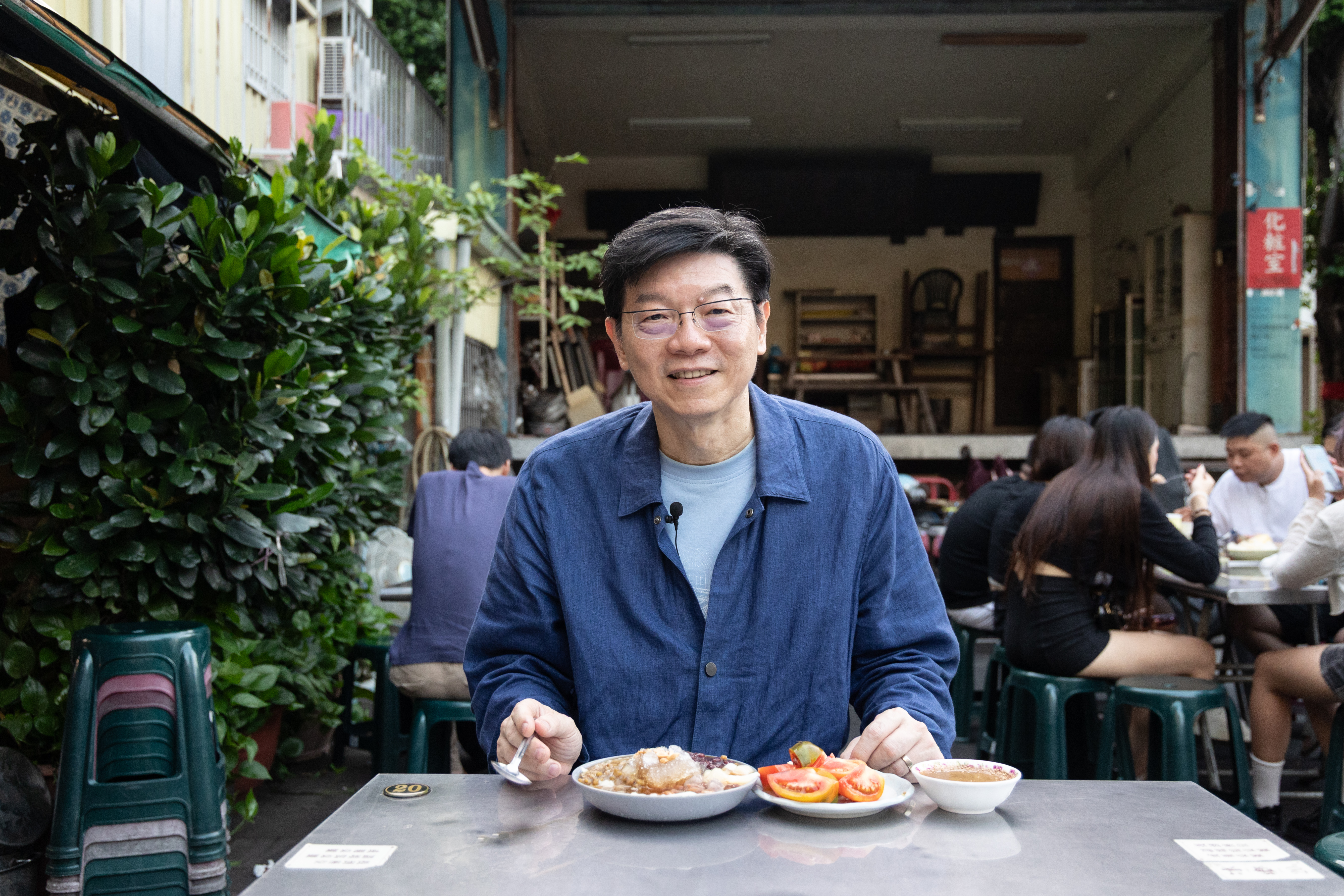 已出版兩本《裴社長廚房手記》的裴偉，現在正在籌備以小吃為主題的第三本美食書。