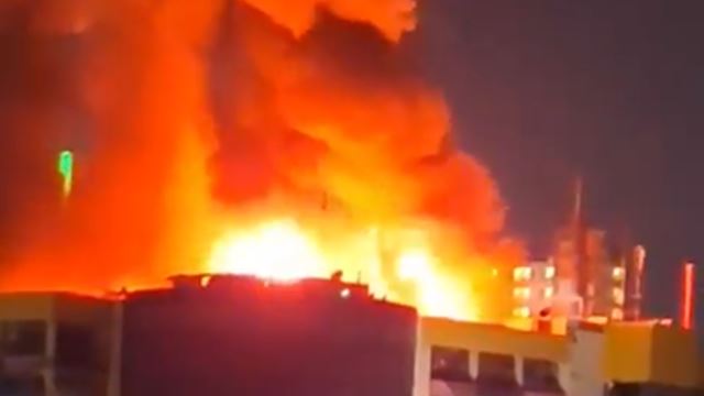 印尼雅加達「格洛多克廣場」購物中心大火，目前已知6死8失蹤。（翻攝X）