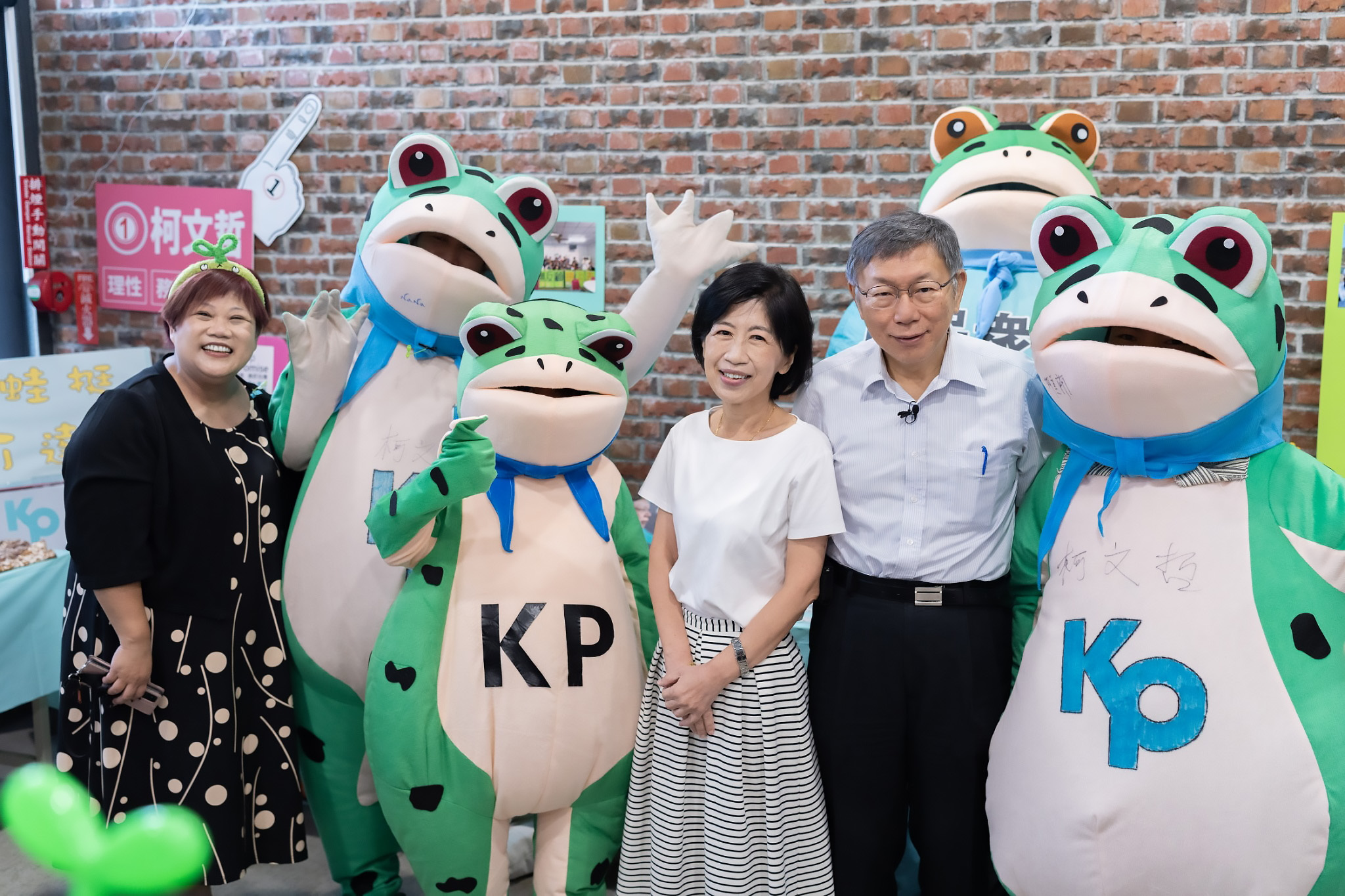 陳佩琪深夜再次發文替老公「抱屈」，宣稱柯說這案子全程只簽公展文。（翻攝自陳佩琪臉書）