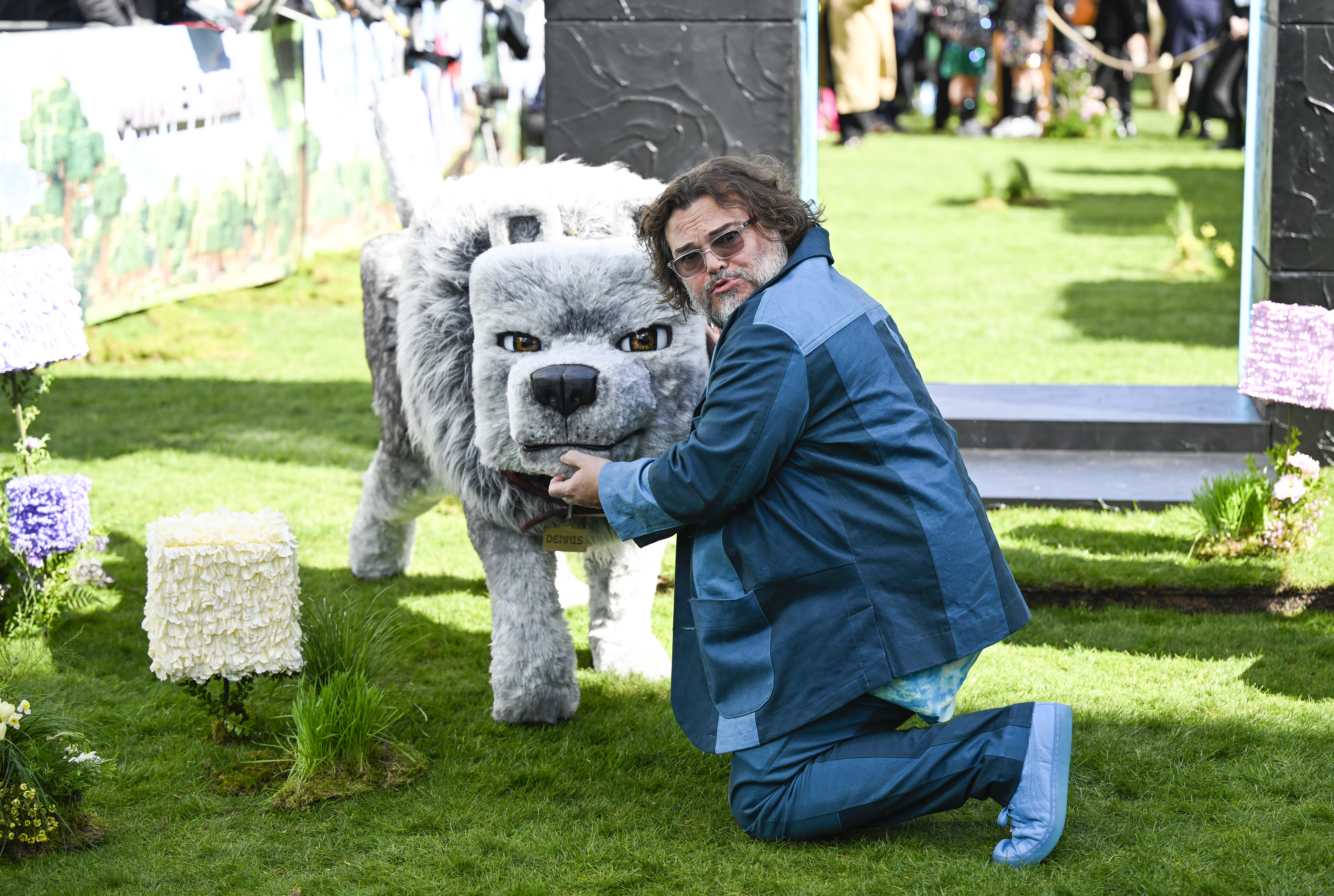 傑克布萊克莫名其妙成為網路迷因，只因為一句「雞騎士！」的台詞。（華納兄弟提供）