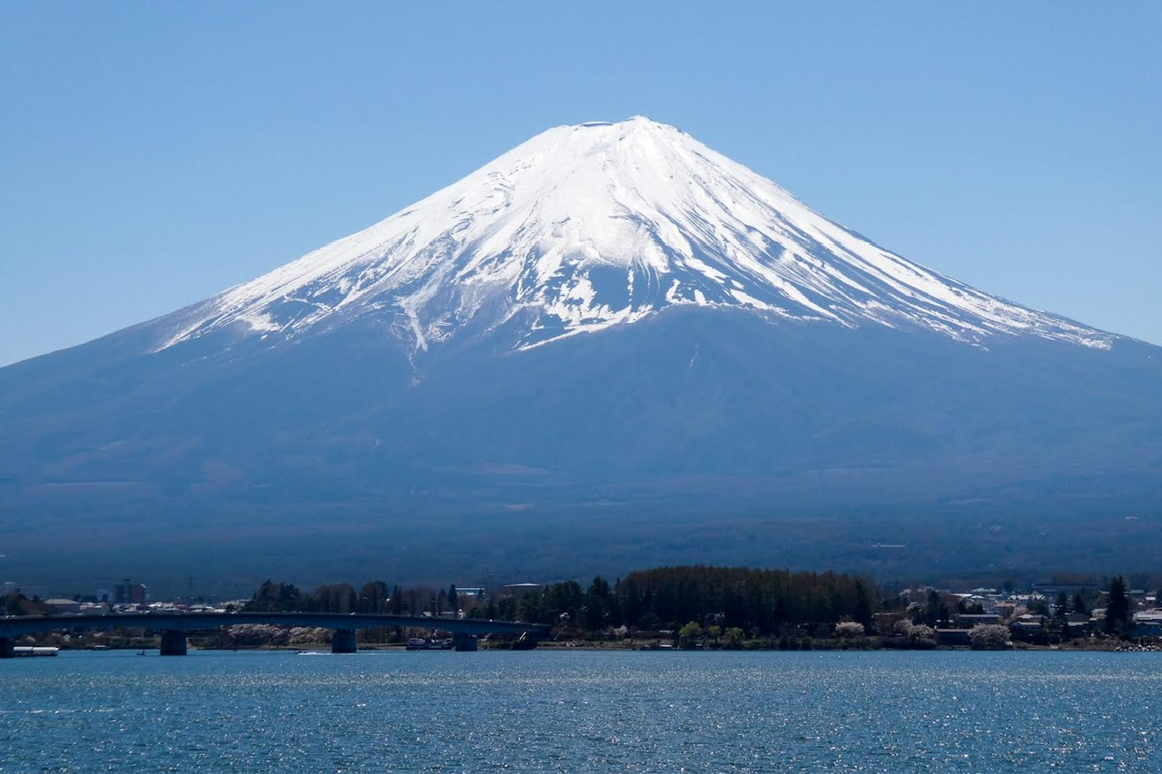 民眾建議帶長輩自助旅行，最推薦去河口湖賞景。（示意圖，photoAC）