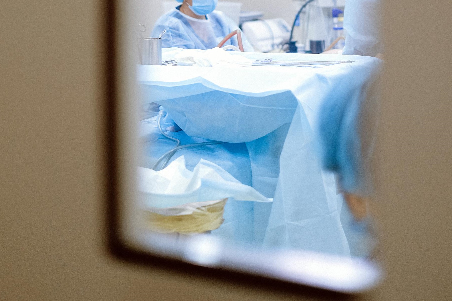 英國一名已婚資深麻醉醫師，因為在手術期間離席，跑到隔壁與護理師發生性關係，遭到警告。（示意圖，Pexels）