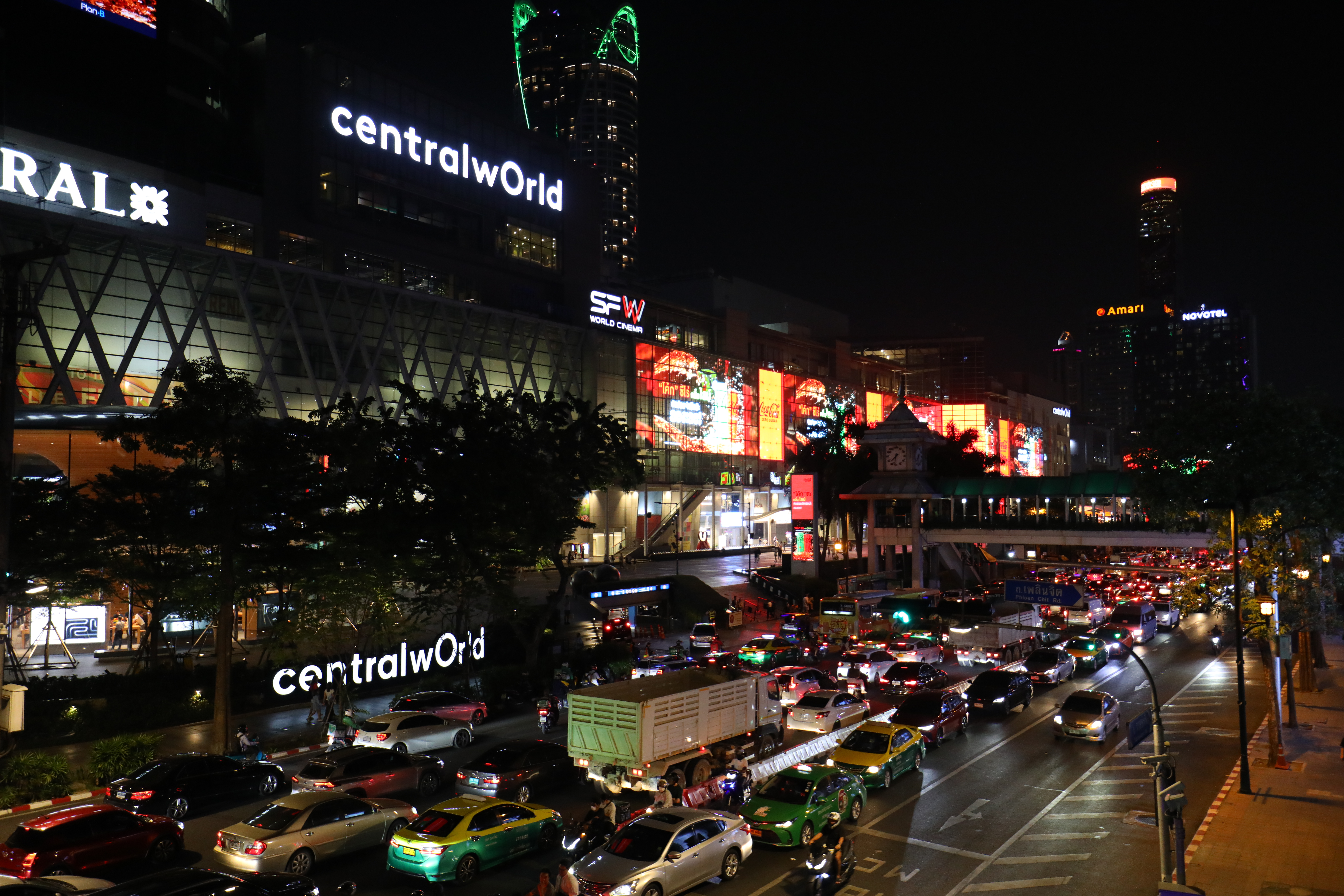 尚泰世界Central World面積非常廣闊，想要找特定店舖需要先研究地理位置。