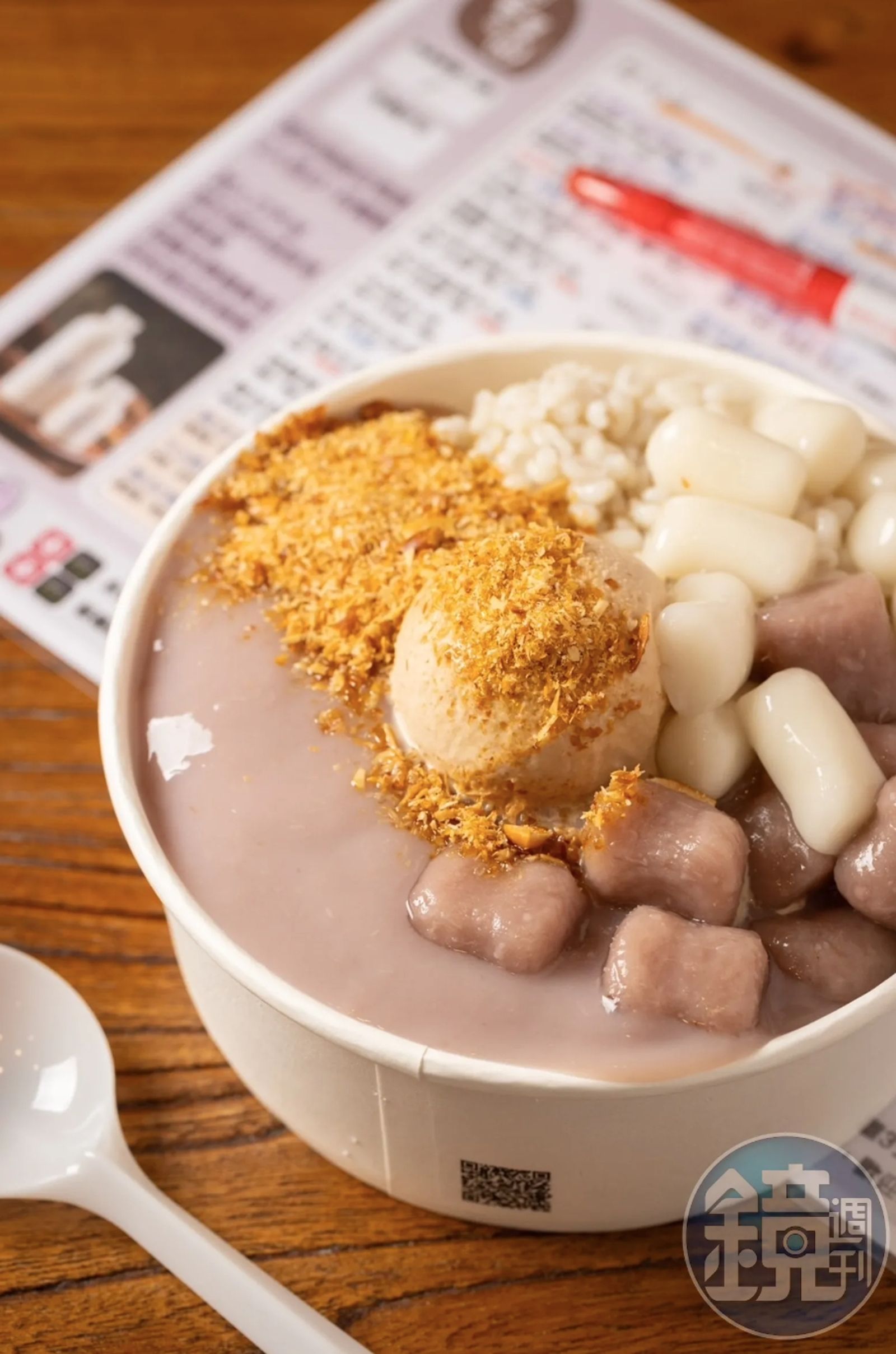 「花漾芋泥蔗片冰」總共有芋泥漿、白玉圓、花生冰淇淋等超過五種配料。（150元／份）