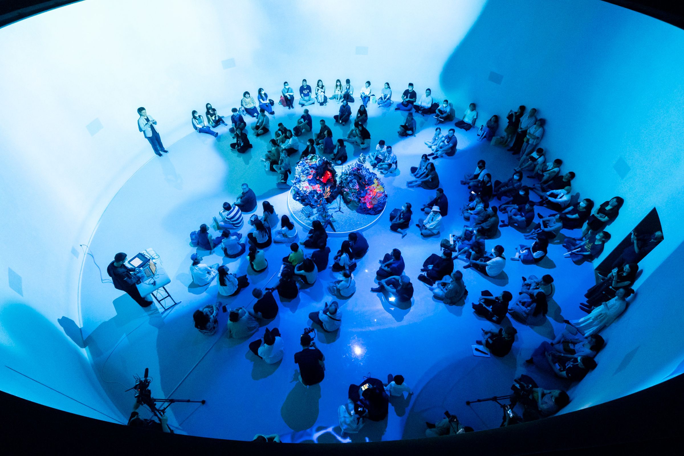 AI沉浸式體驗「海」展覽現場音樂表演。(國立台灣美術館提供)