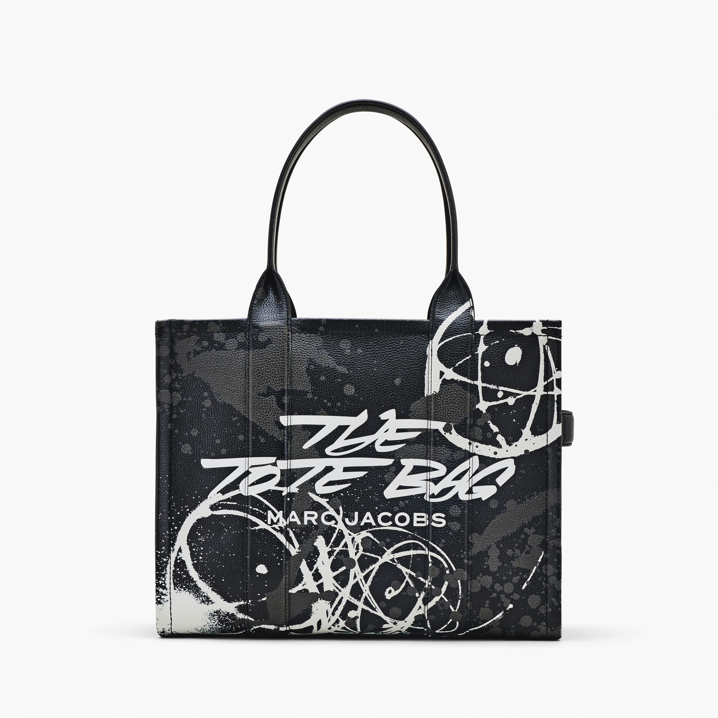 MARC JACOBS X FUTURA聯名系列THE LARGE TOTE皮革包 NT$28,600。(美之心提供)