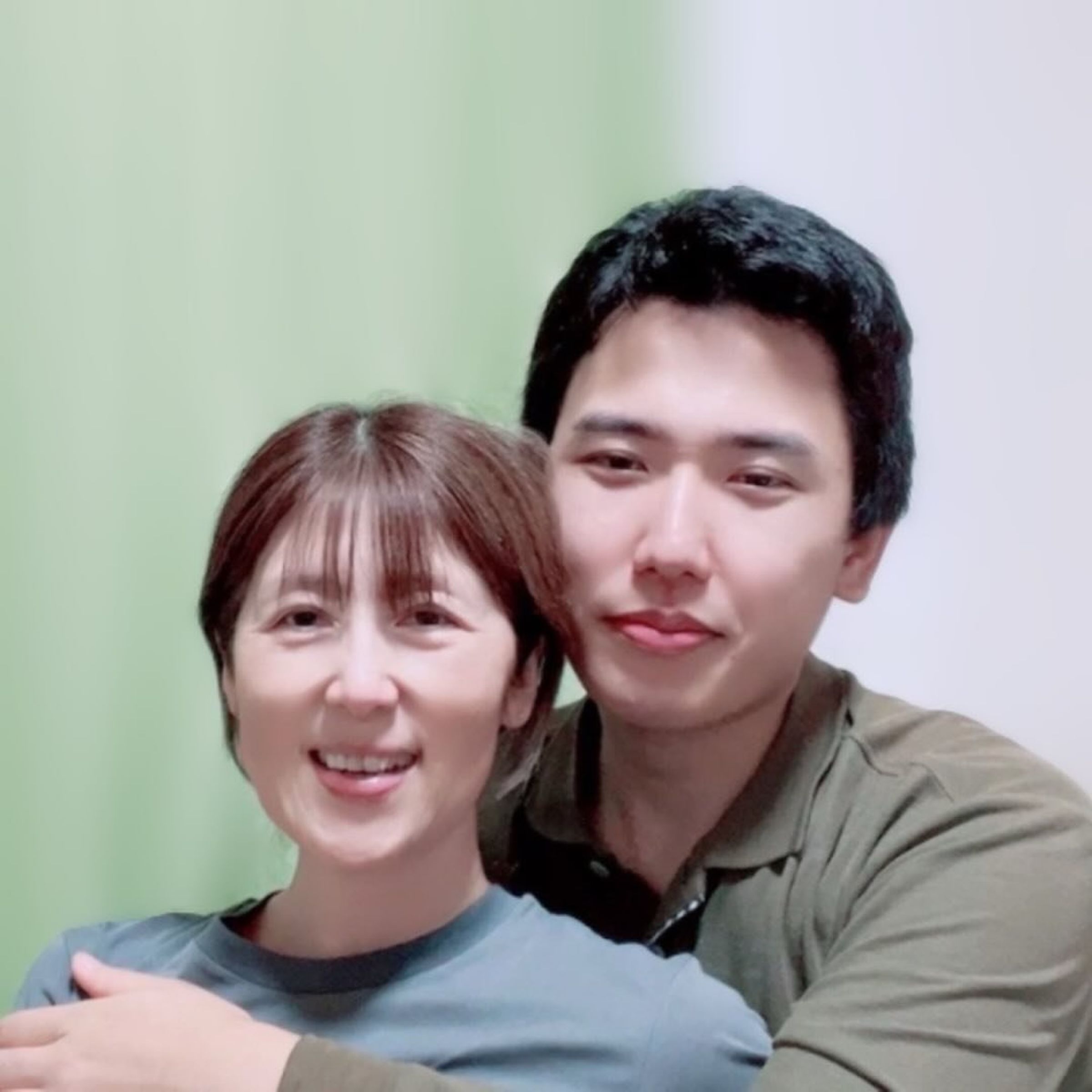 網友們對這對情侶評價非常正面，也有許多人希望他們能真的步入殿堂。（翻攝IG@ayunana_style）