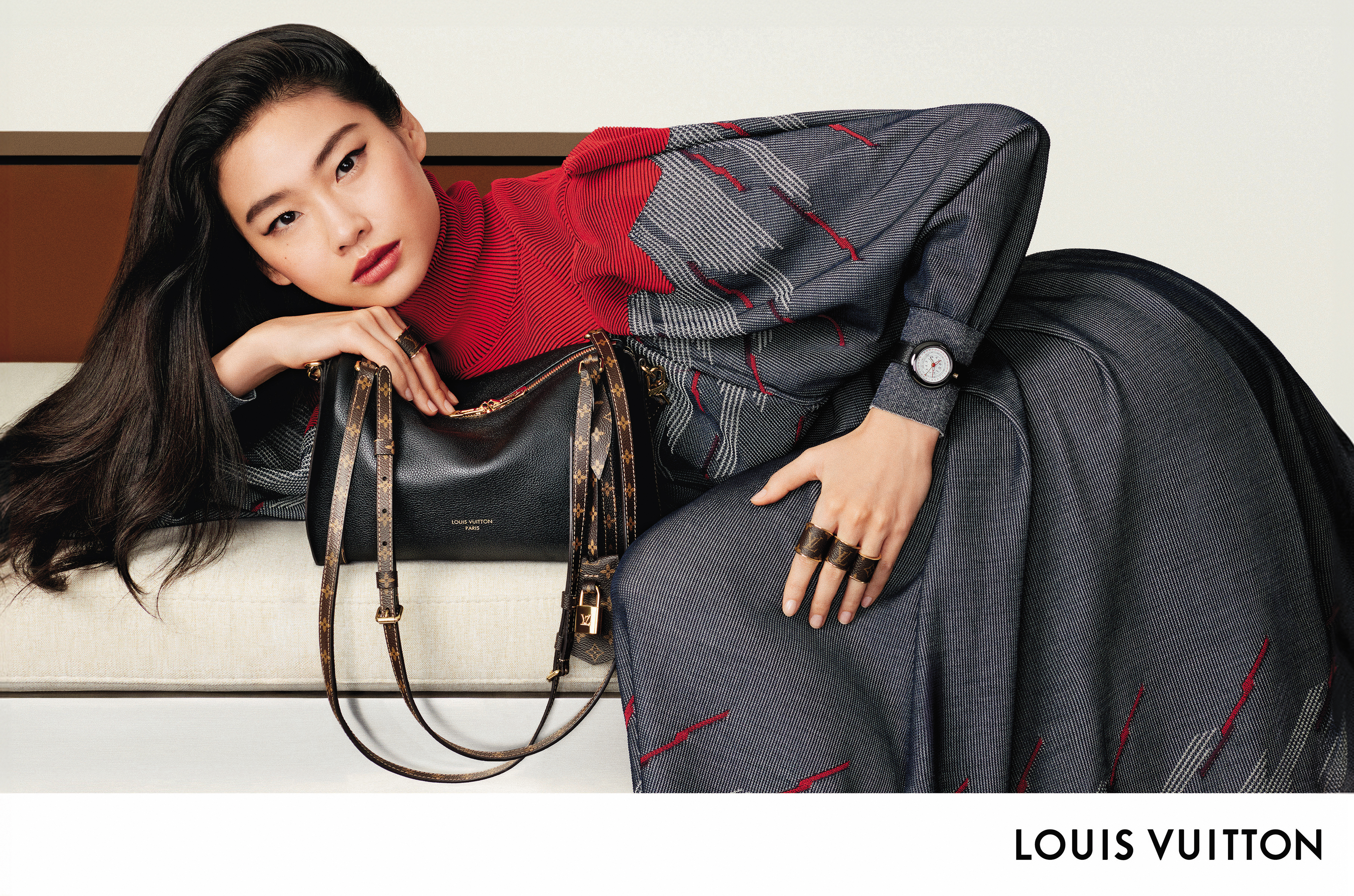 廣告主打的黑色Express手袋，人氣最高。有PM、MM兩種尺寸，後者在官網已暫時缺貨。NT$139,000起。（Louis Vuitton提供）