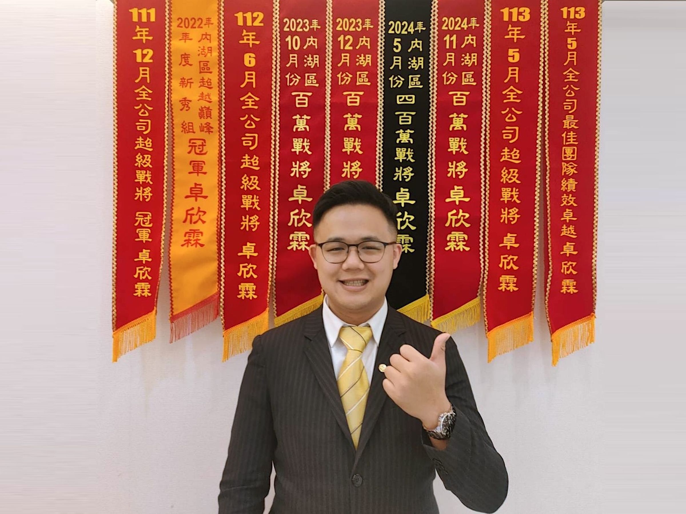 卓欣霖從業務新人一路晉升到店長管理職,未來也會持續挑戰自己的紀錄。