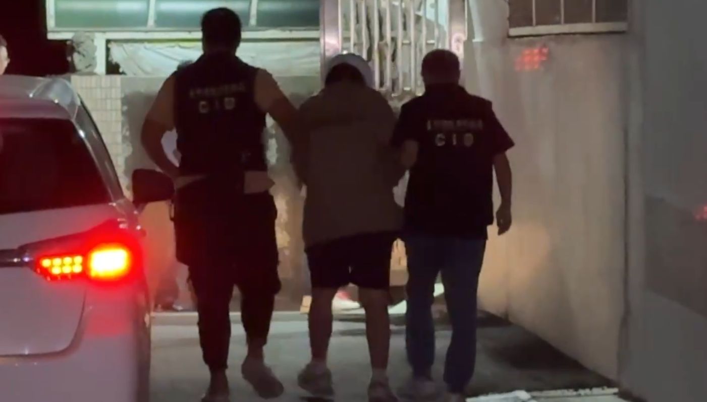 駱姓少年移送少年法庭，法院晚間審理後以4理由當庭裁定收容。（翻攝畫面）